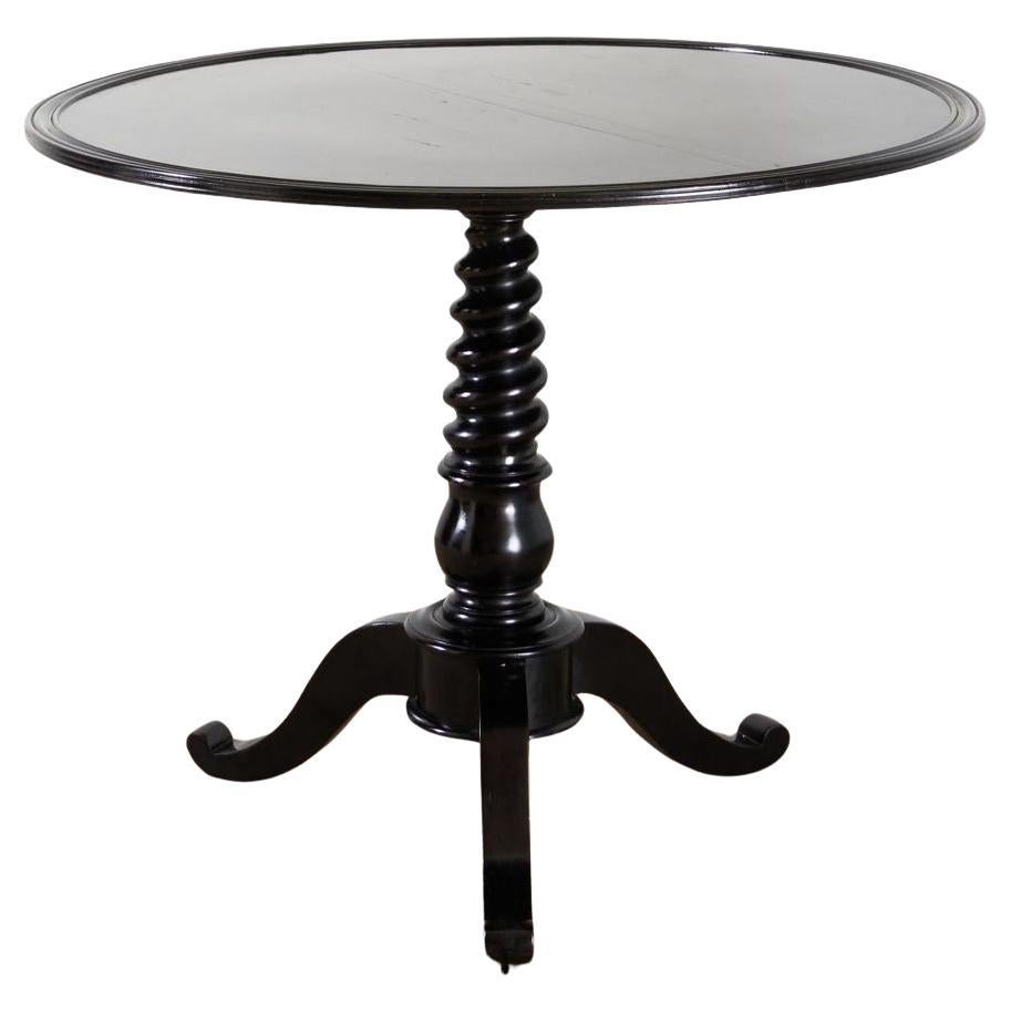 Table à plateau basculant ébonisé du 19e siècle en vente