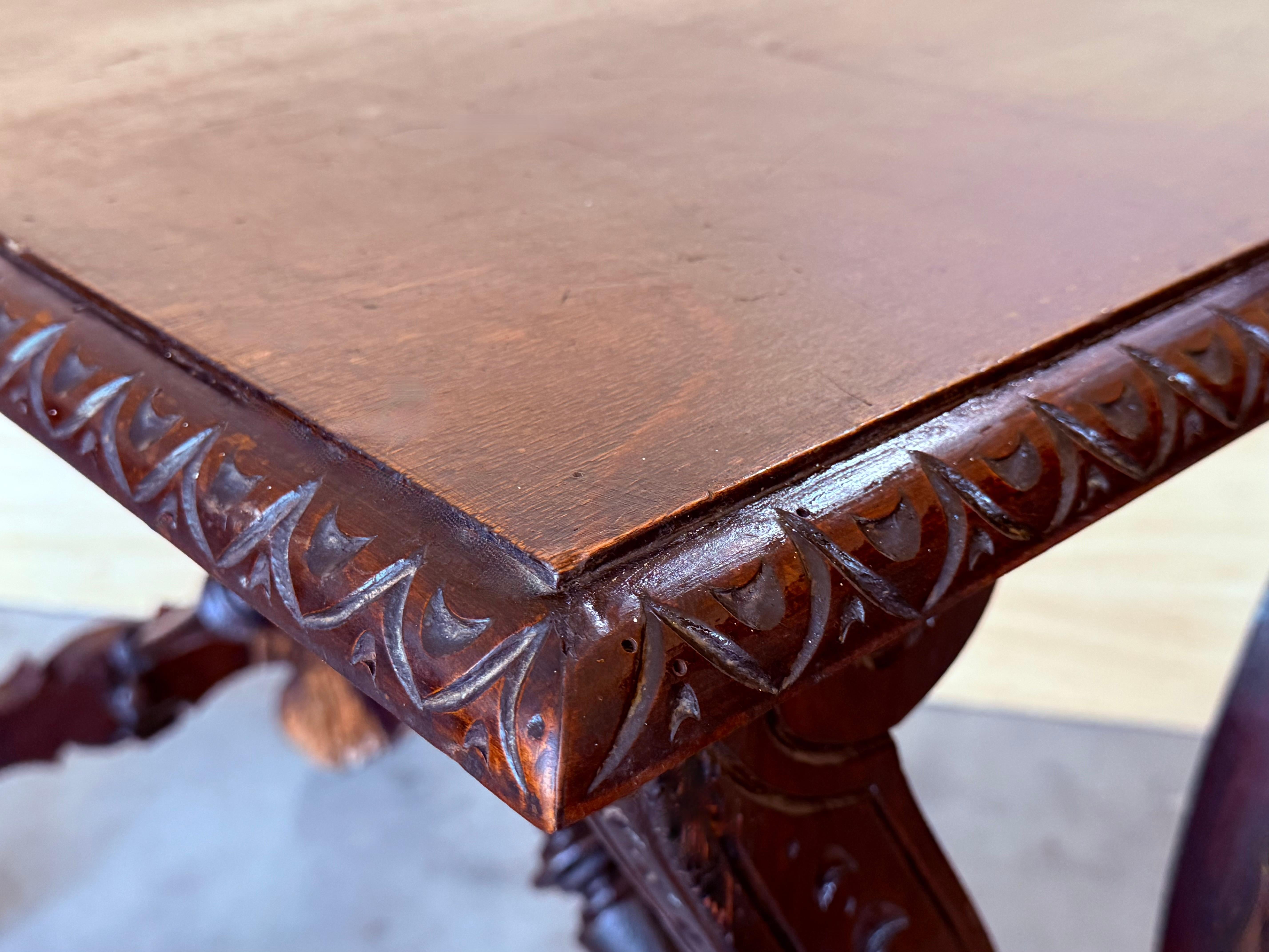 Table d'appoint baroque espagnole du 19ème siècle en bois d'ébène avec pieds en forme de lyre en vente 4