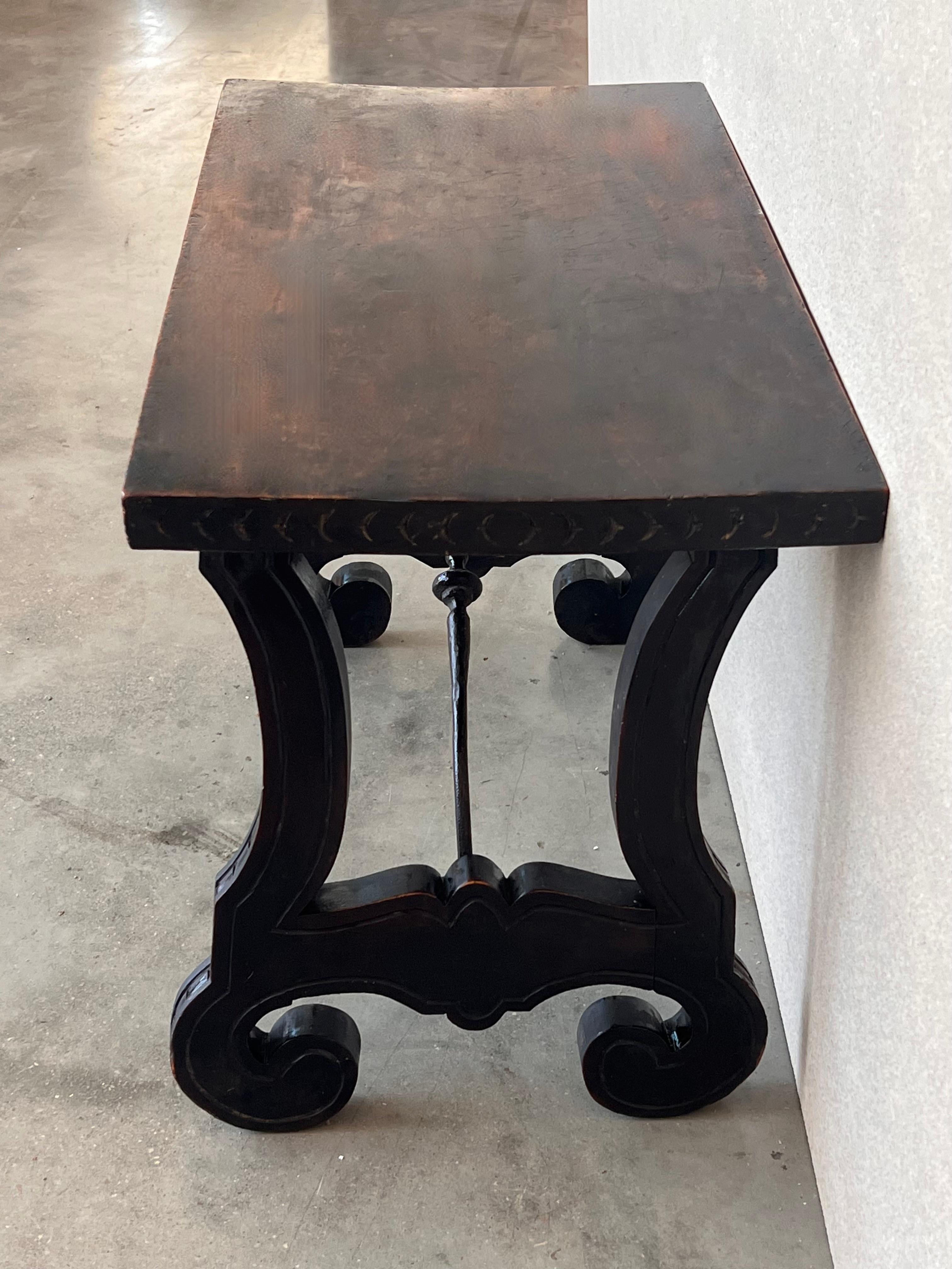 19th Century Ebonized Baroque Spanish Side Table with Lyre Legs In Good Condition For Sale In Miami, FL
