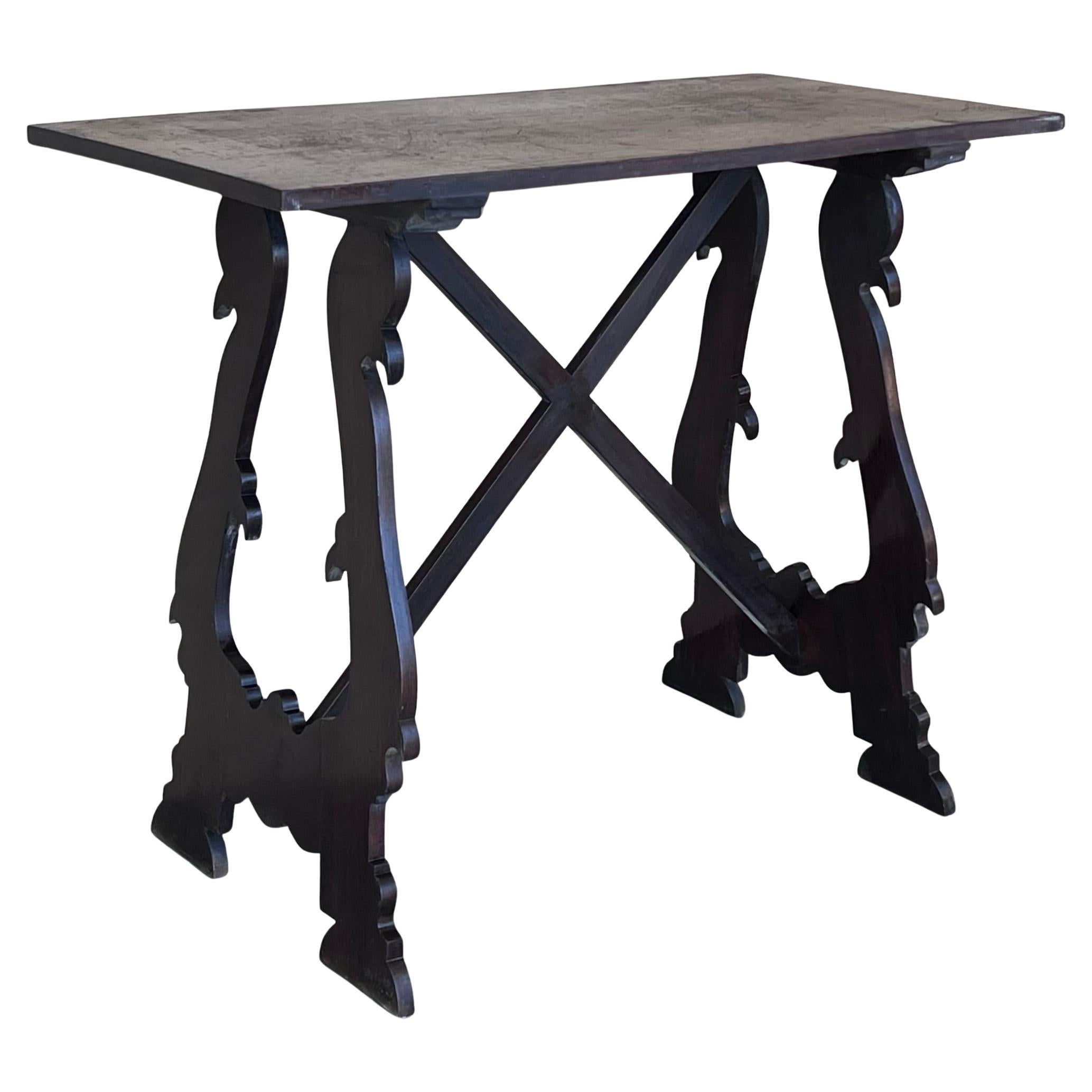 Table d'appoint baroque espagnole du 19ème siècle en bois d'ébène avec pieds en forme de lyre