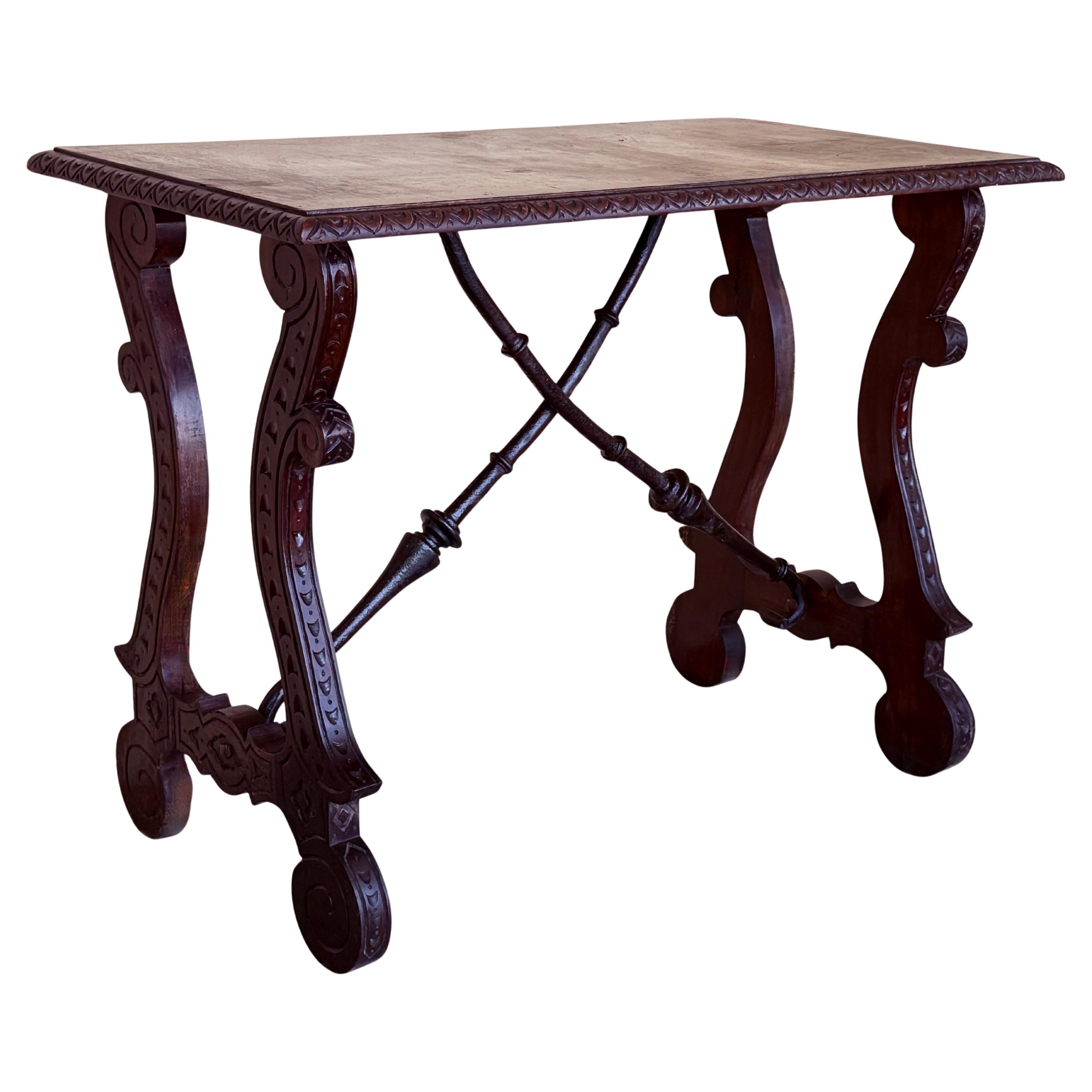 Table d'appoint baroque espagnole du 19ème siècle en bois d'ébène avec pieds en forme de lyre