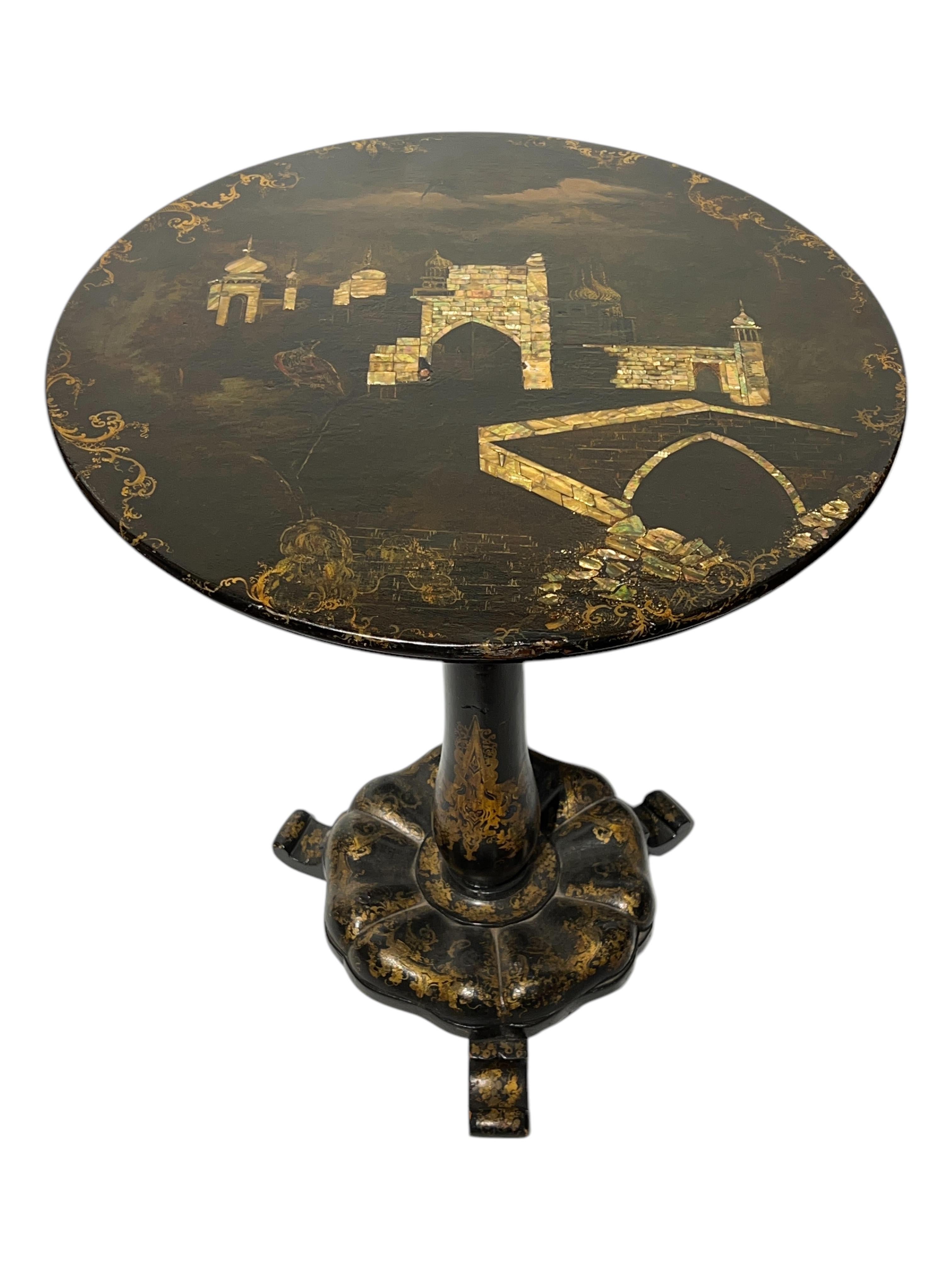Antico inglese vittoriano  (fine XIX secolo, periodo vittoriano) Tavolo a ribalta ebanizzato, finemente dipinto con intarsi di paesaggi in madreperla.