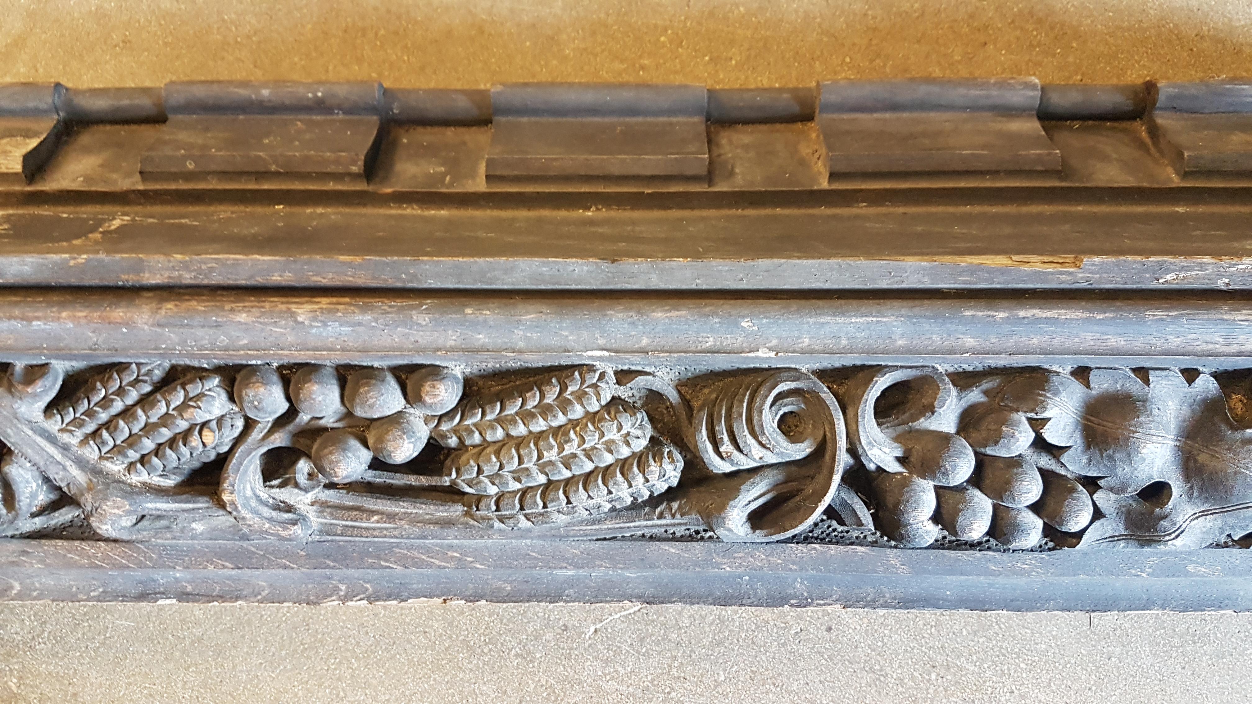 19th Century Ecclesiastical Carved Oak Beam Carved with Grapes, Wheat and Vines In Distressed Condition For Sale In Bodicote, Oxfordshire