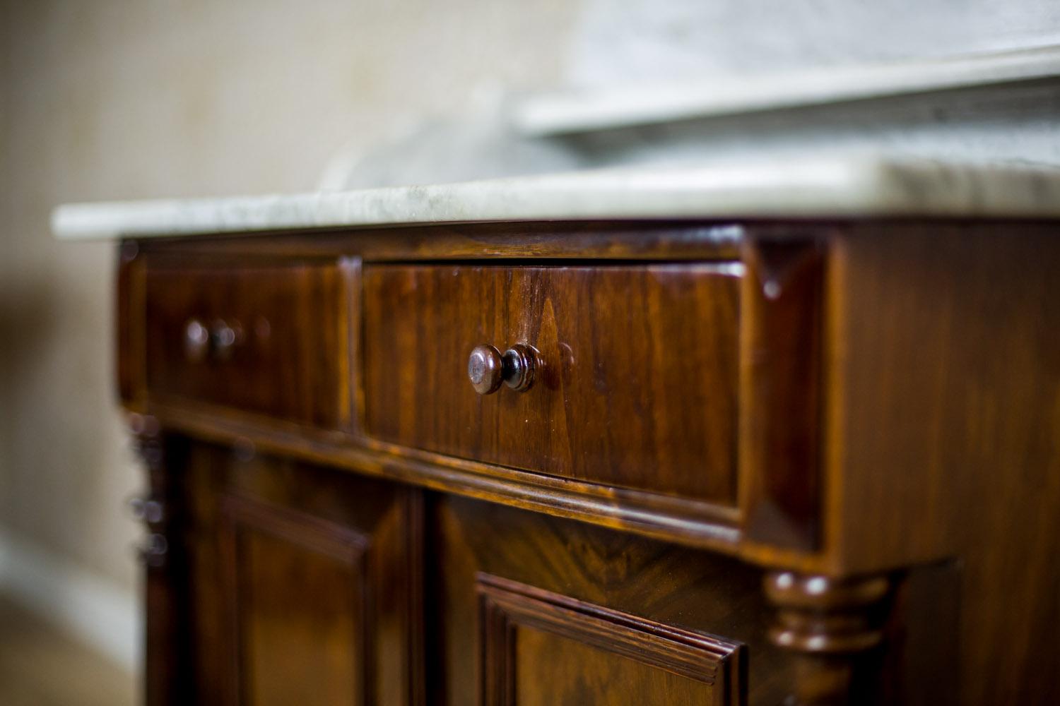 19th Century Eclectic Basin Cabinet Veneered with Walnut In Good Condition In Opole, PL