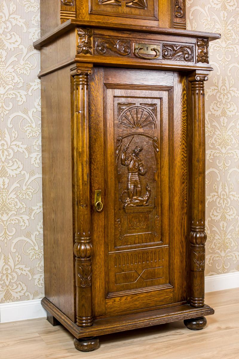 We present you this massive cabinet piece of furniture made of solid oak wood, dated the end of the 19th century.
It is composed of a single-leaf, high base with a drawer under the top that is advanced outside the surface of the front, and a