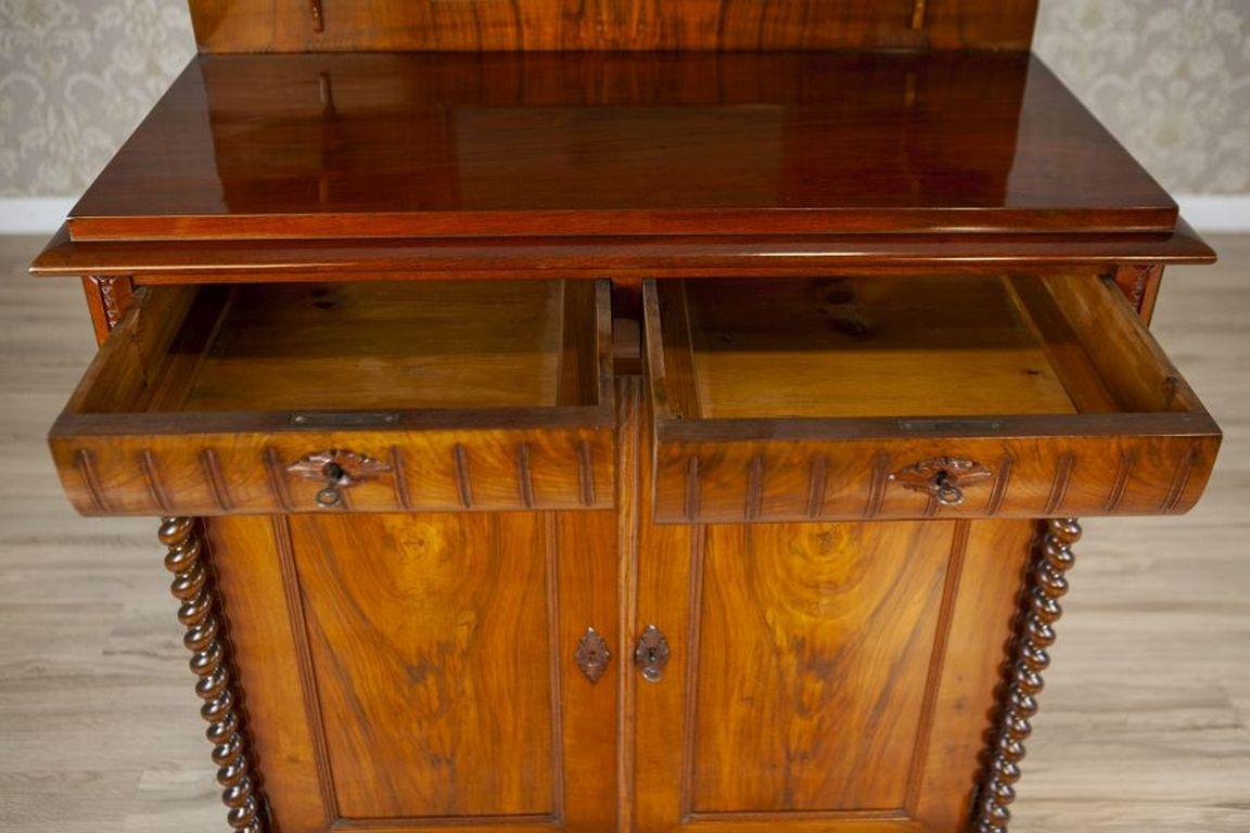 Buffet eclettico del XIX secolo in legno morbido impiallacciato in noce in vendita 4
