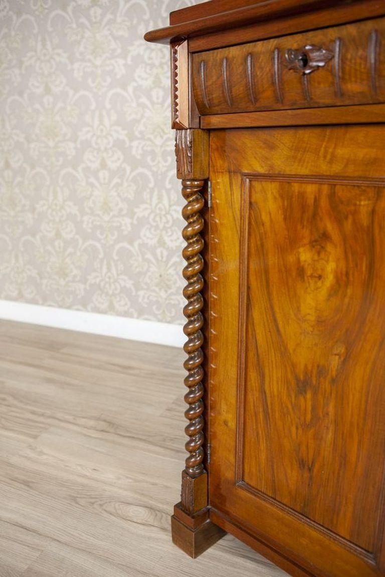 Buffet eclettico del XIX secolo in legno morbido impiallacciato in noce in vendita 5