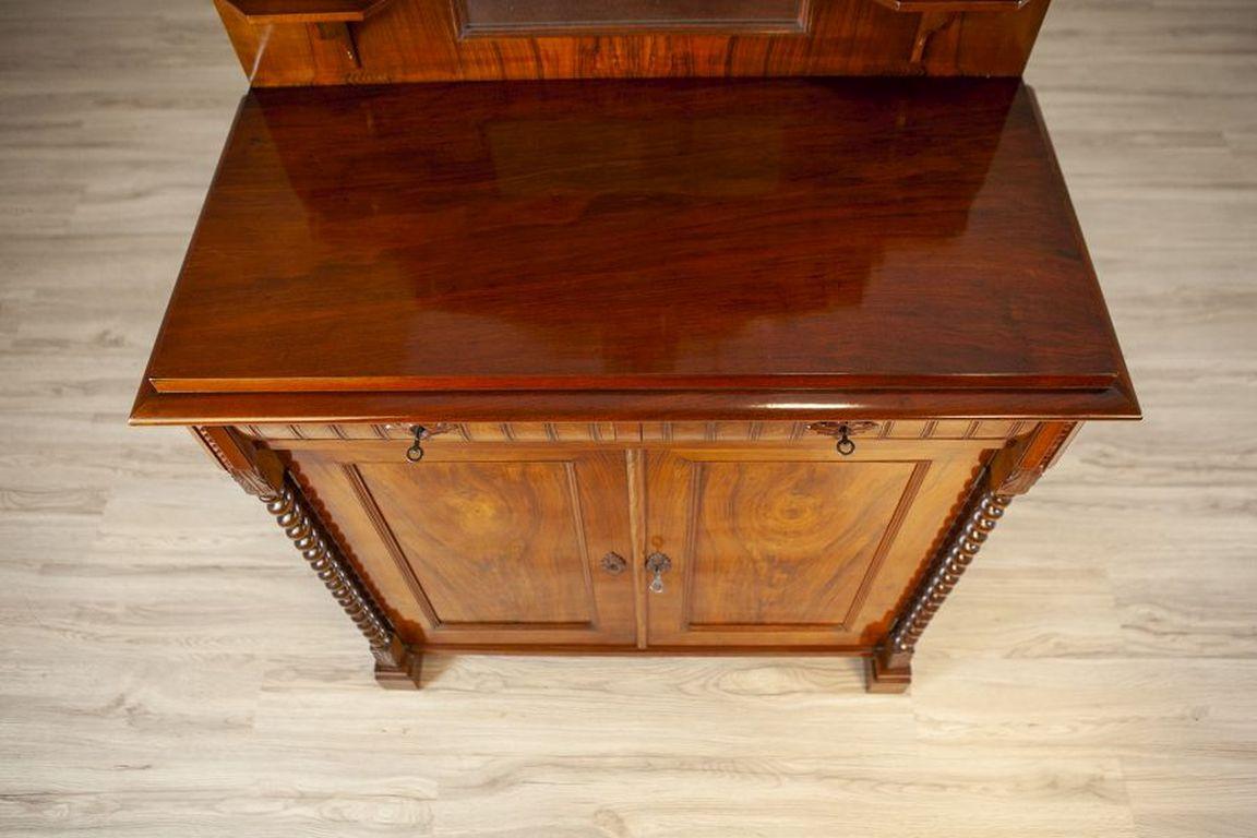 Buffet eclettico del XIX secolo in legno morbido impiallacciato in noce in vendita 2
