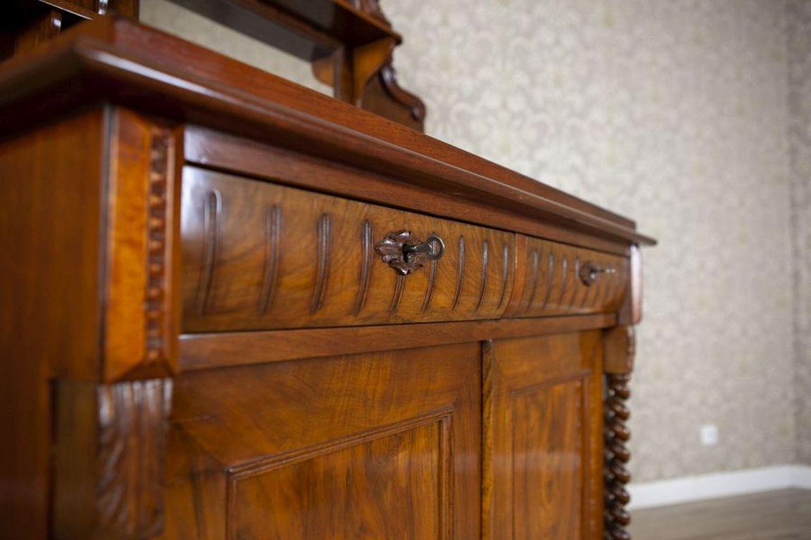 Buffet eclettico del XIX secolo in legno morbido impiallacciato in noce in vendita 3