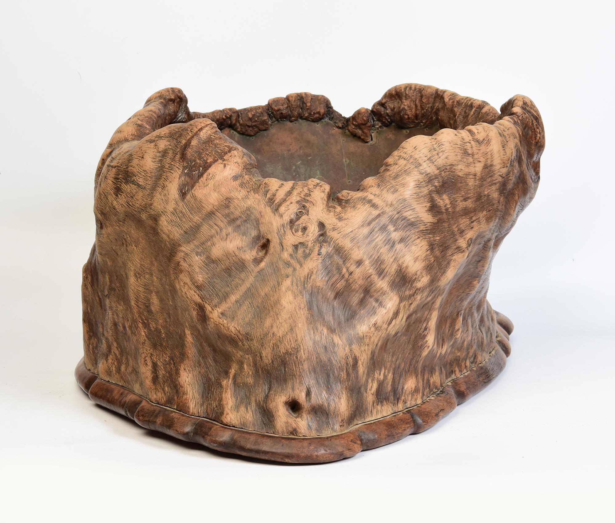 XIXe siècle 19e siècle, Edo, Vaisseau japonais ancien en bois de ronce 