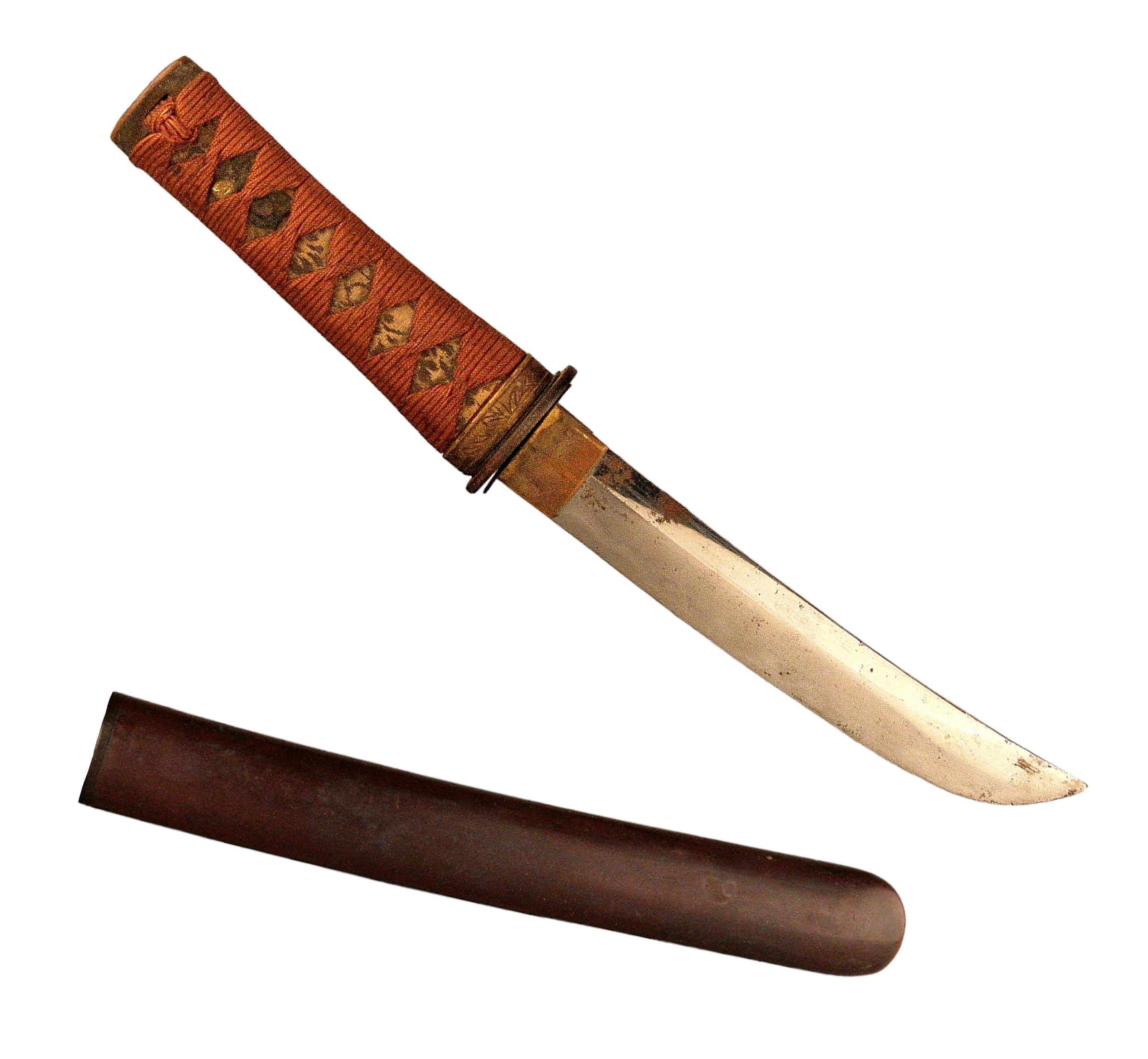 19. Jahrhundert Edo-Meiji Periode Samurai Tantō Messer/kurzes Klingenschwert und Scheide

Von: unbekannt
MATERIAL: Eisen, Metall, Farbe, Stahl, Leder, Holz, Lack, Metall
Technik: geschmiedet, gehämmert, bemalt, vergoldet, geschnitzt, lackiert,