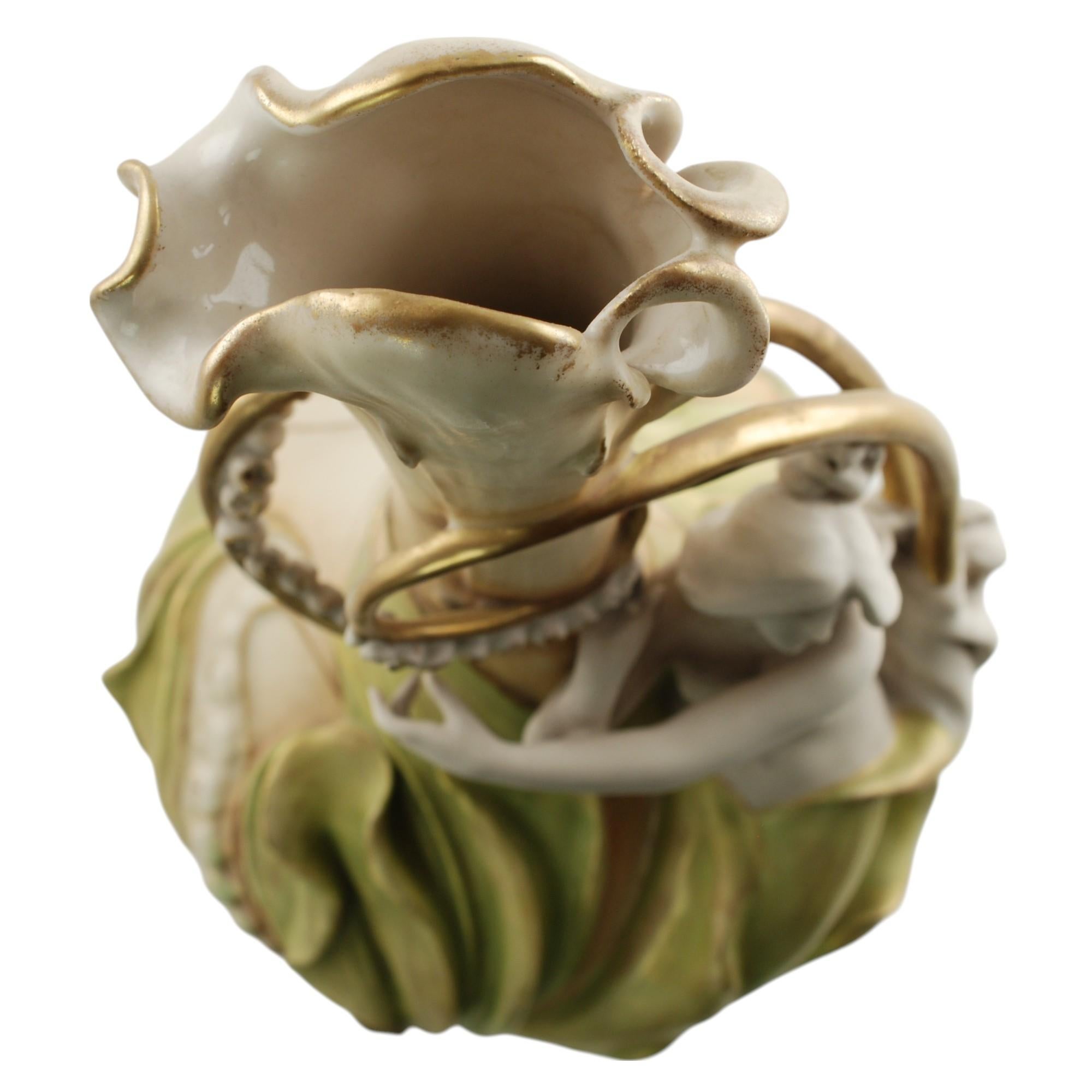 Eduard Stellmacher für Amphora: „Lily of the Valley“, Mädchenvase, 19. Jahrhundert im Angebot 4