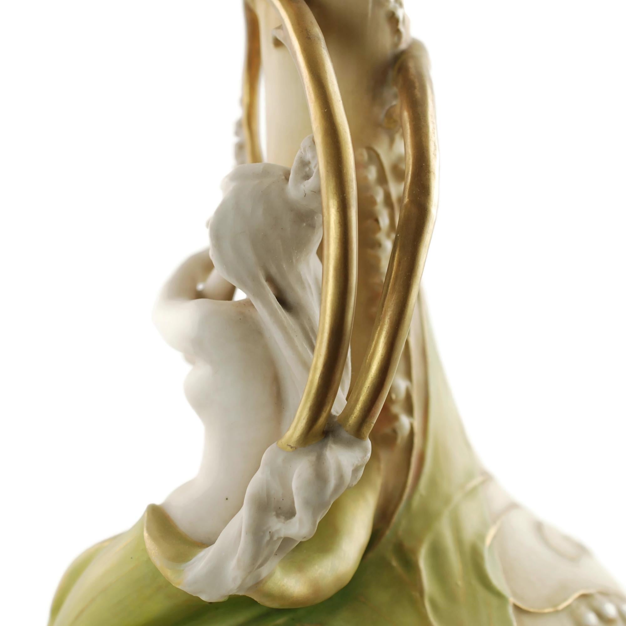 XIXe siècle Vase de jeune fille Eduard Stellmacher pour Amphore « Lily of the Valley » du 19ème siècle en vente