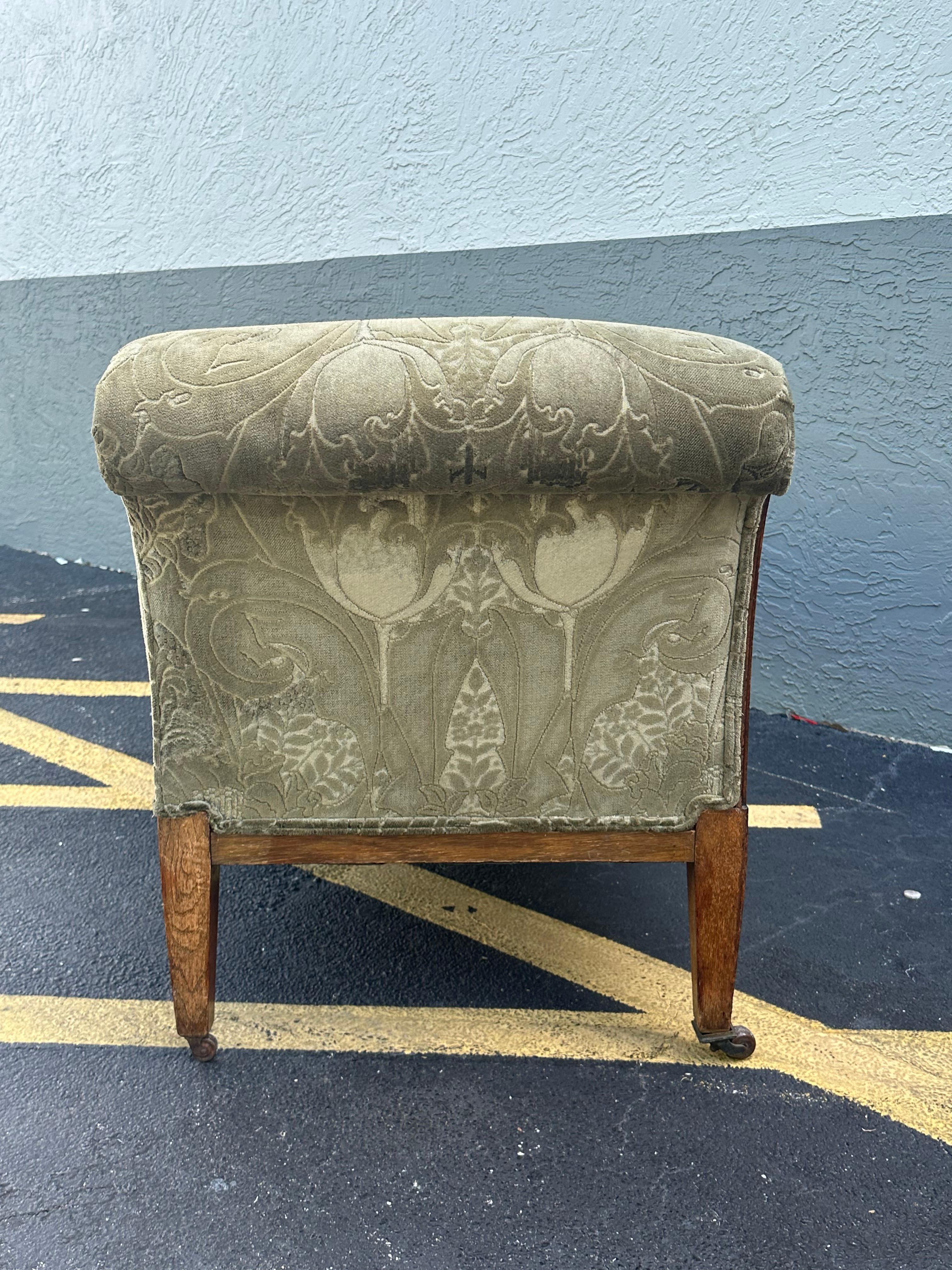 Sofá Chaise Lounge eduardiano del siglo XIX en verde sobre ruedas en venta 4
