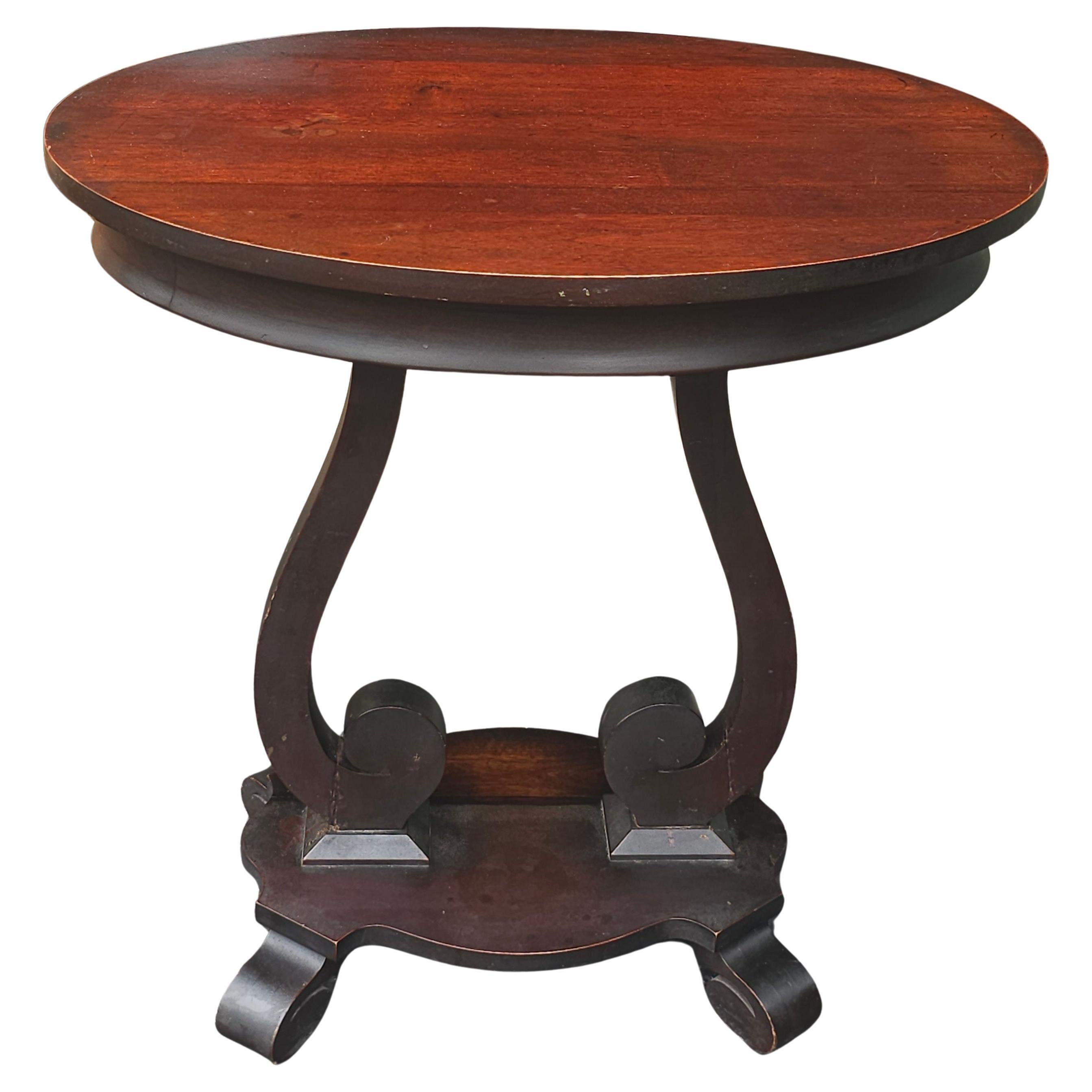 A 19th Century Edwardian Mahogany Oval Side Table. Measures 28
