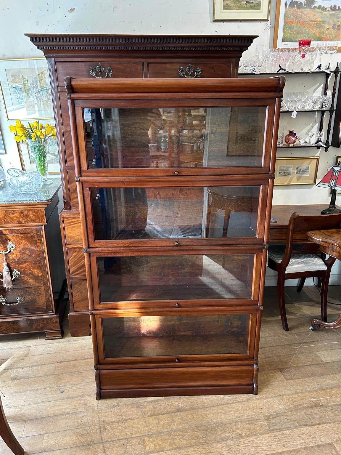 A very good quality 19th Century Edwardian Mahogany Sectional Bookcase in the Globe Wernicke style with four glazed sections a top and base. Comes apart in six different sections.

Circa: 1890 / 1900

Dimensions:

Height:    62.5 inches –  158