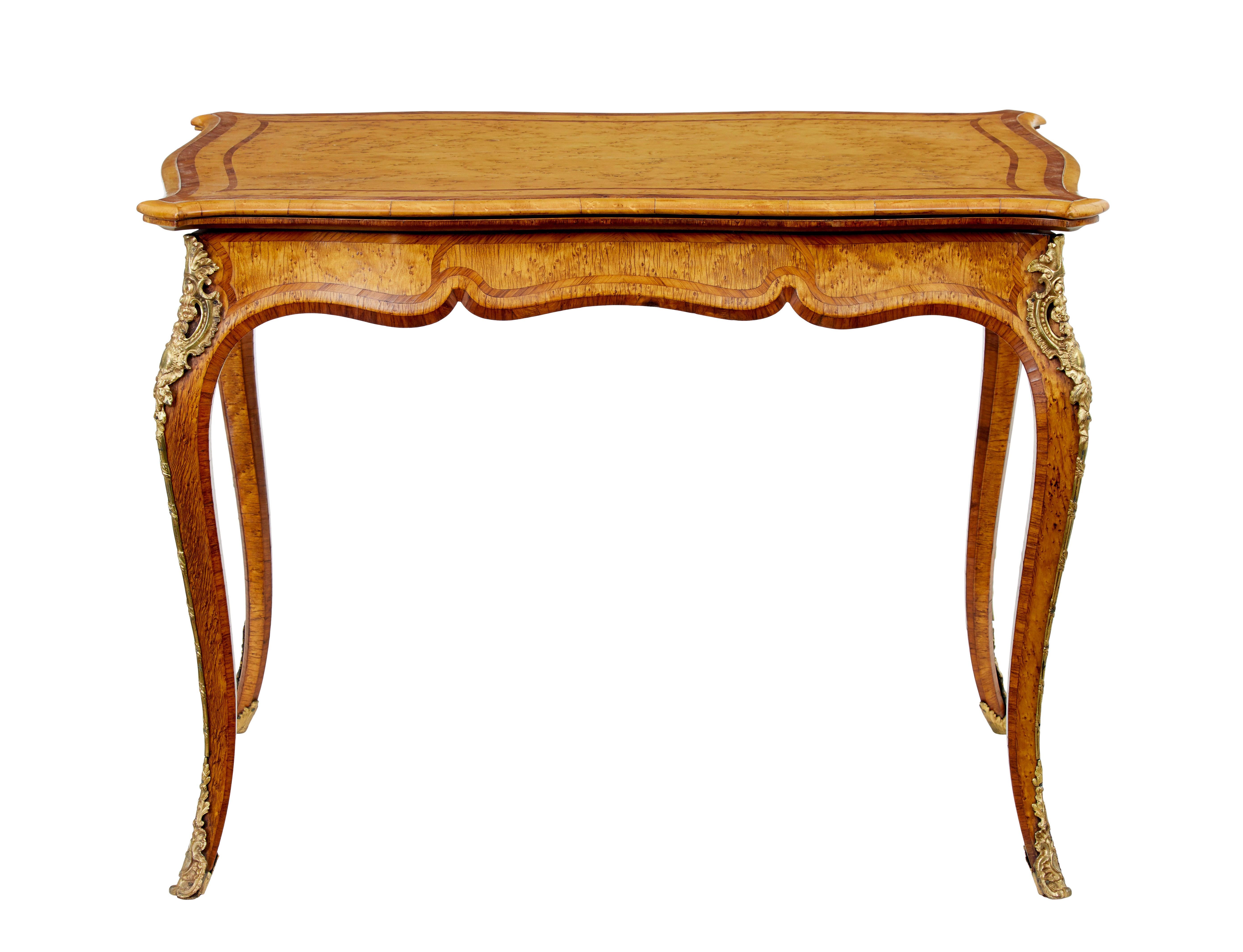 XIXe siècle Table de jeu Edwards and Roberts du 19e siècle en érable piqué en vente