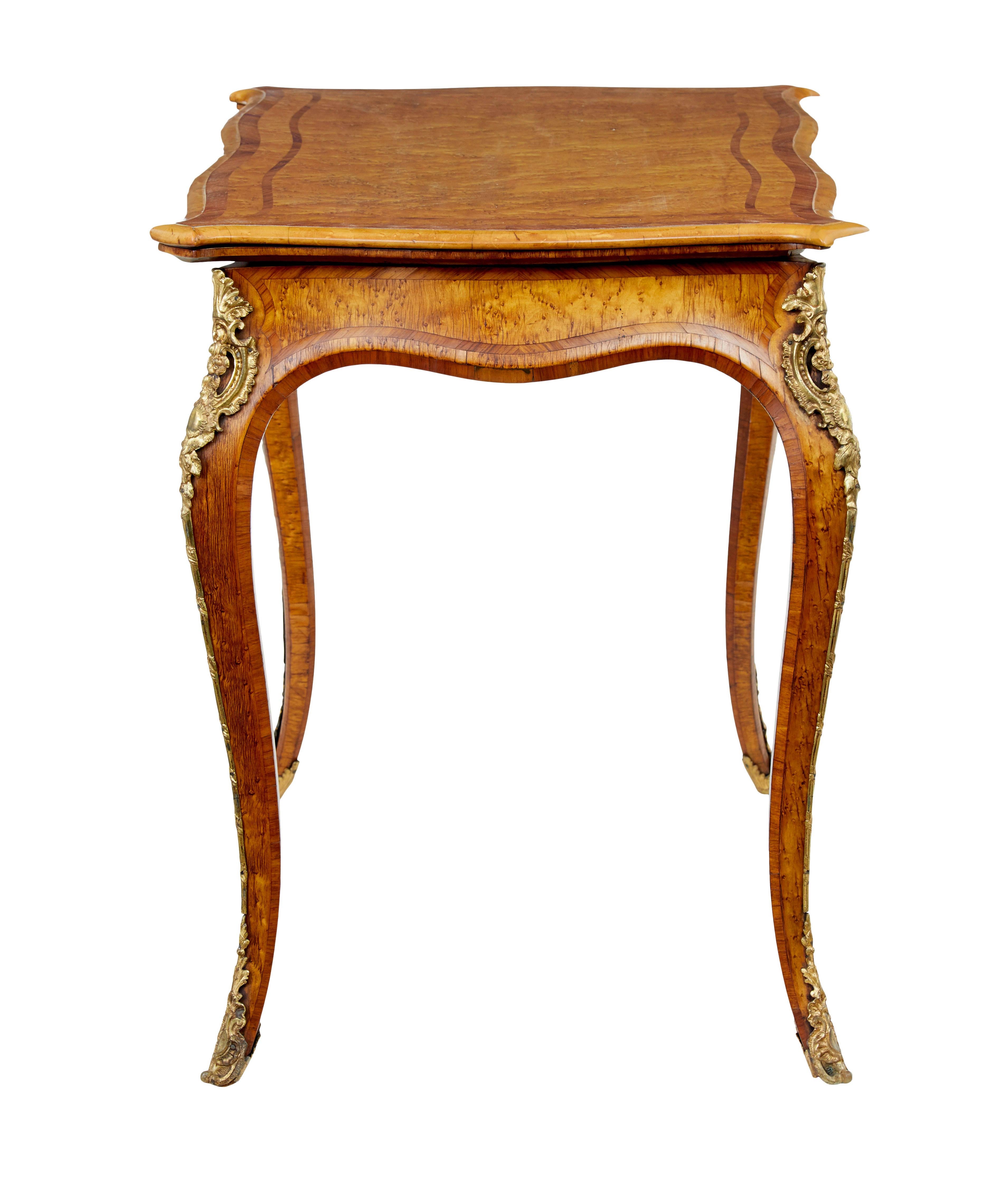 Laiton Table de jeu Edwards and Roberts du 19e siècle en érable piqué en vente