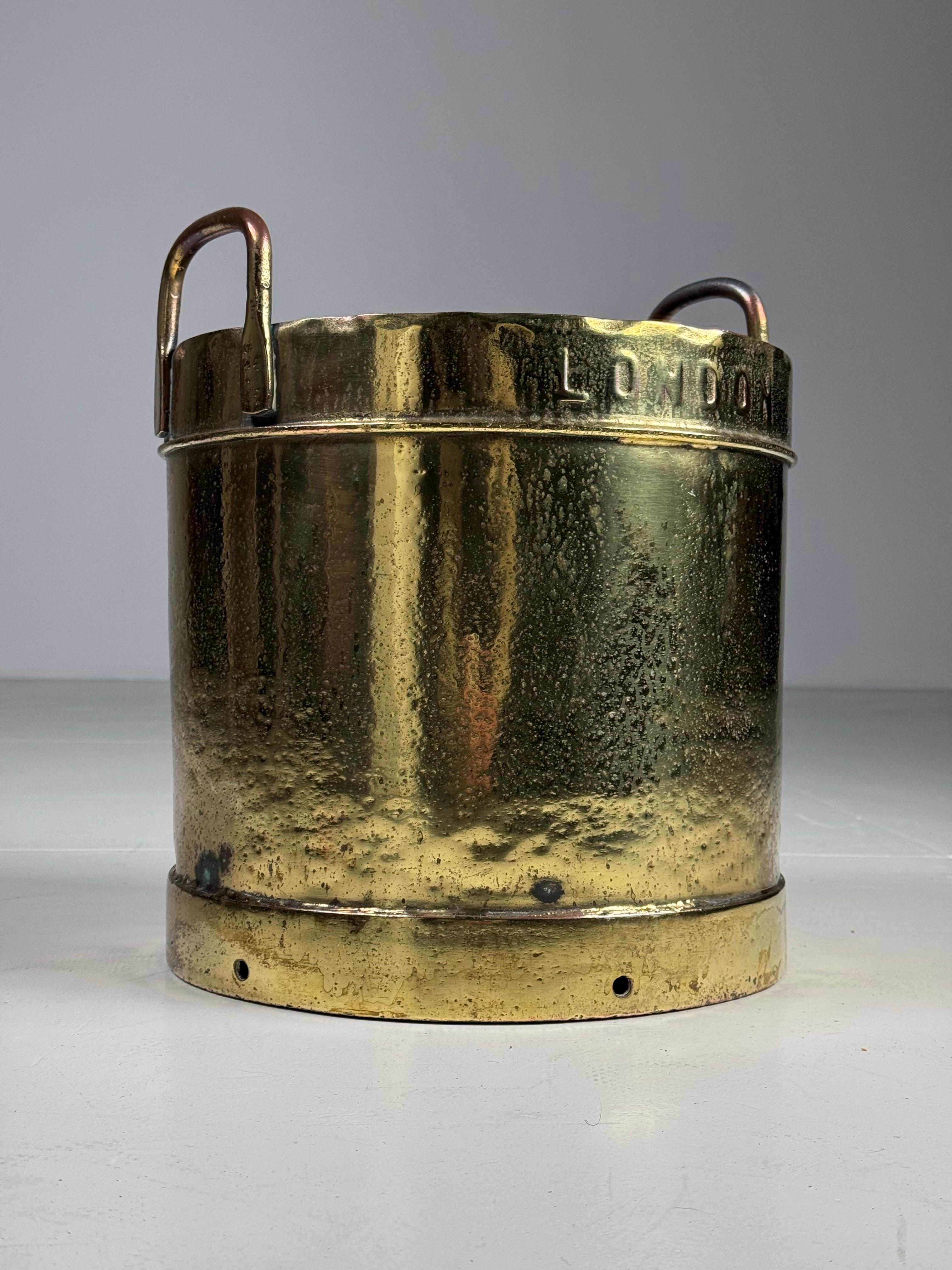 Early 20th Century 19th century Edwards & Sons wine cooler For Sale