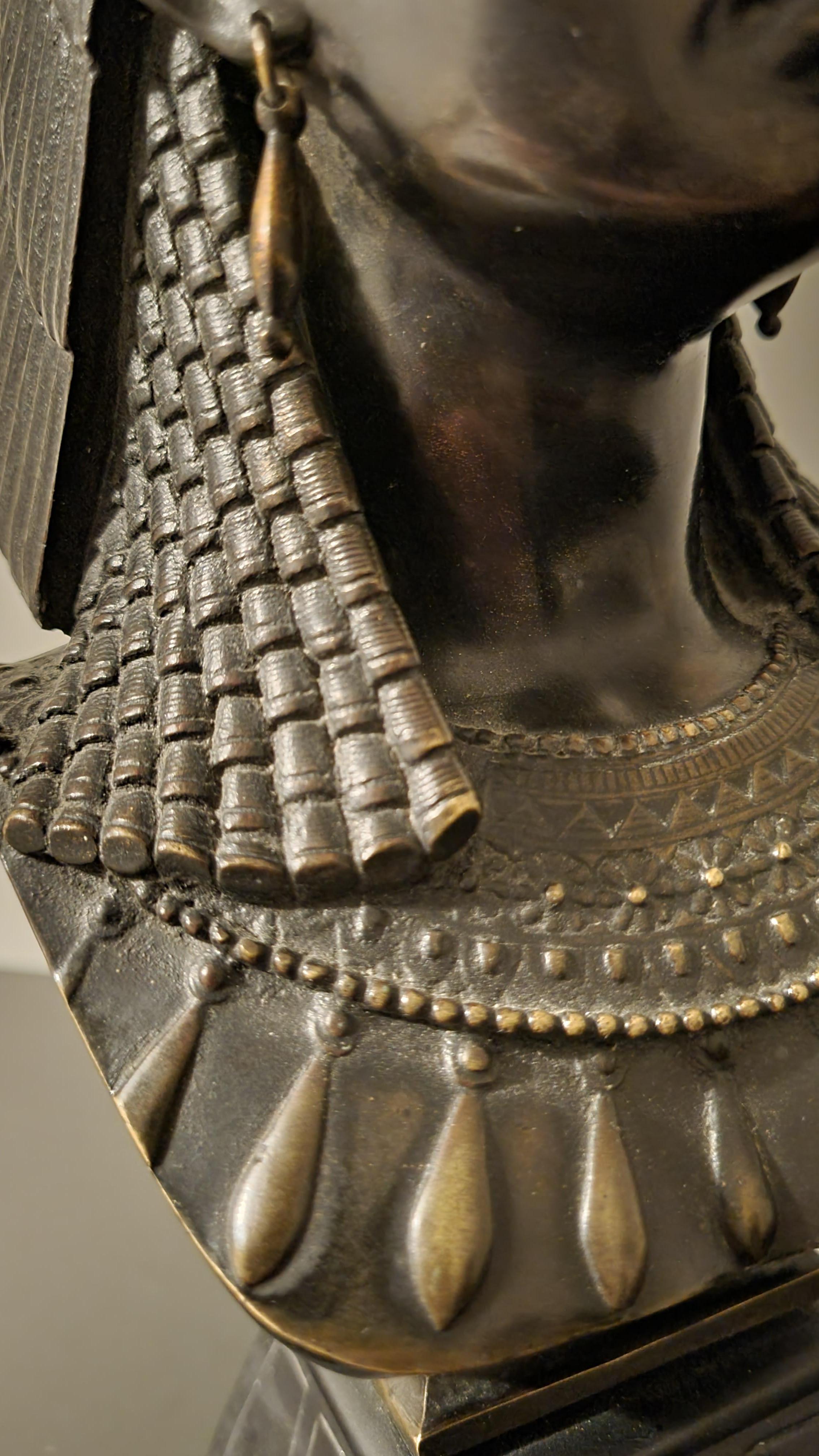 Bronzo 19th Century Egyptian Revival Bronze Bust Of Cleopatra By Paul Auguste Gagne in vendita