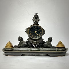 Reloj de chimenea de bronce de renacimiento egipcio del siglo XIX
