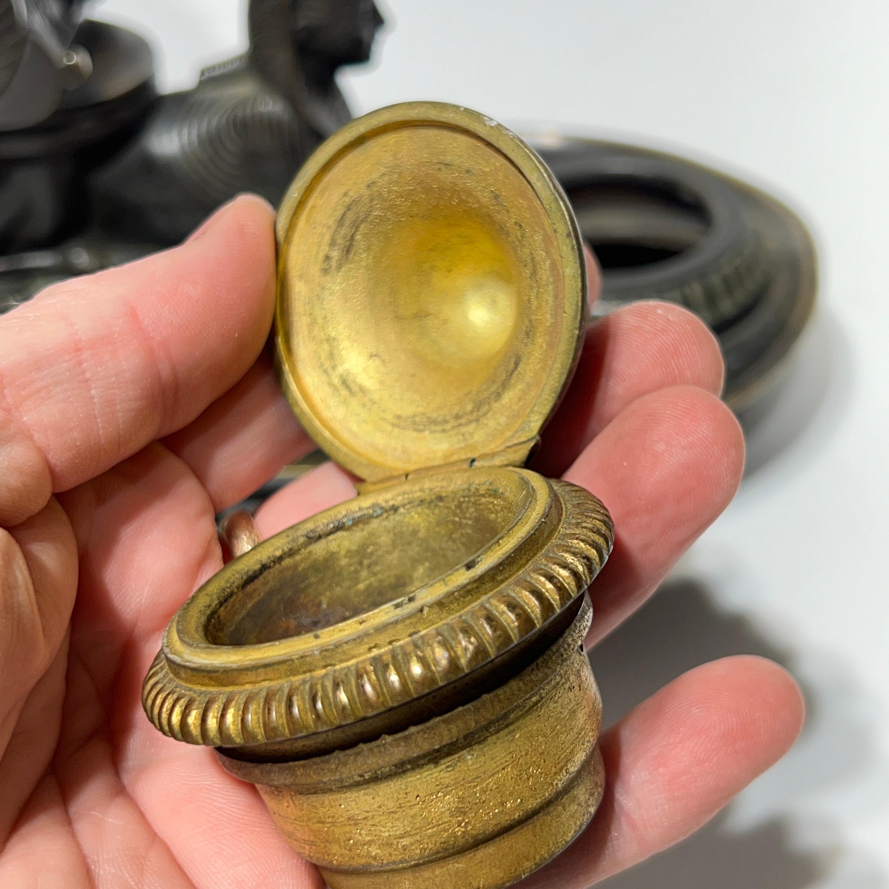19th Century Egyptian Revival Bronze Mantel Clock For Sale 4