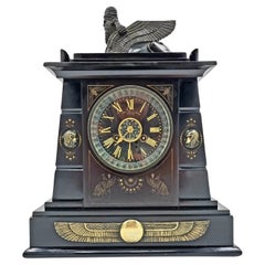 Uhr im ägyptischen Revival-Stil des 19. Jahrhunderts von Hamilton und Zoll 