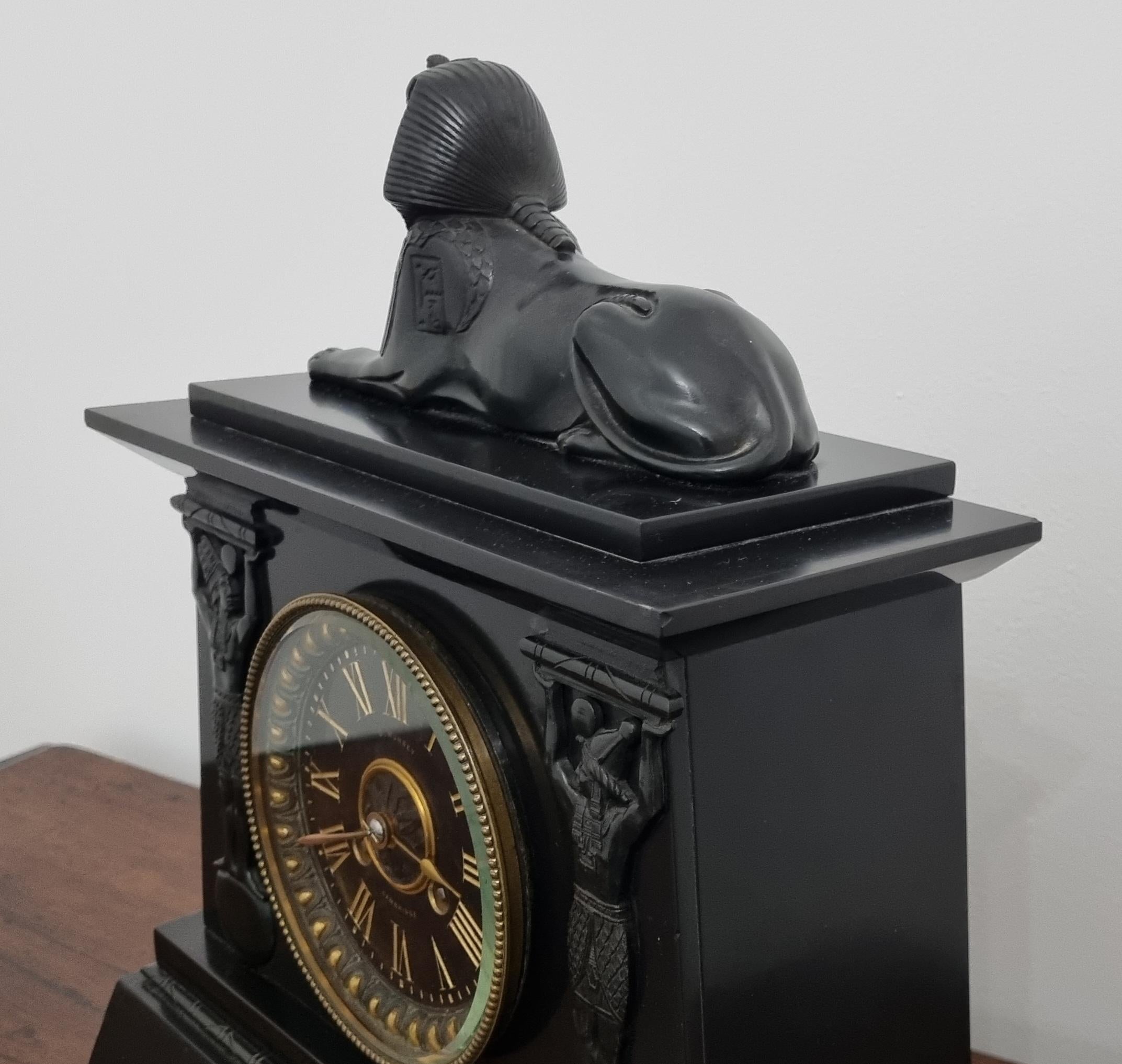 Reloj de chimenea de renacimiento egipcio del siglo XIX por D. Munsey de Cambridge en venta 3