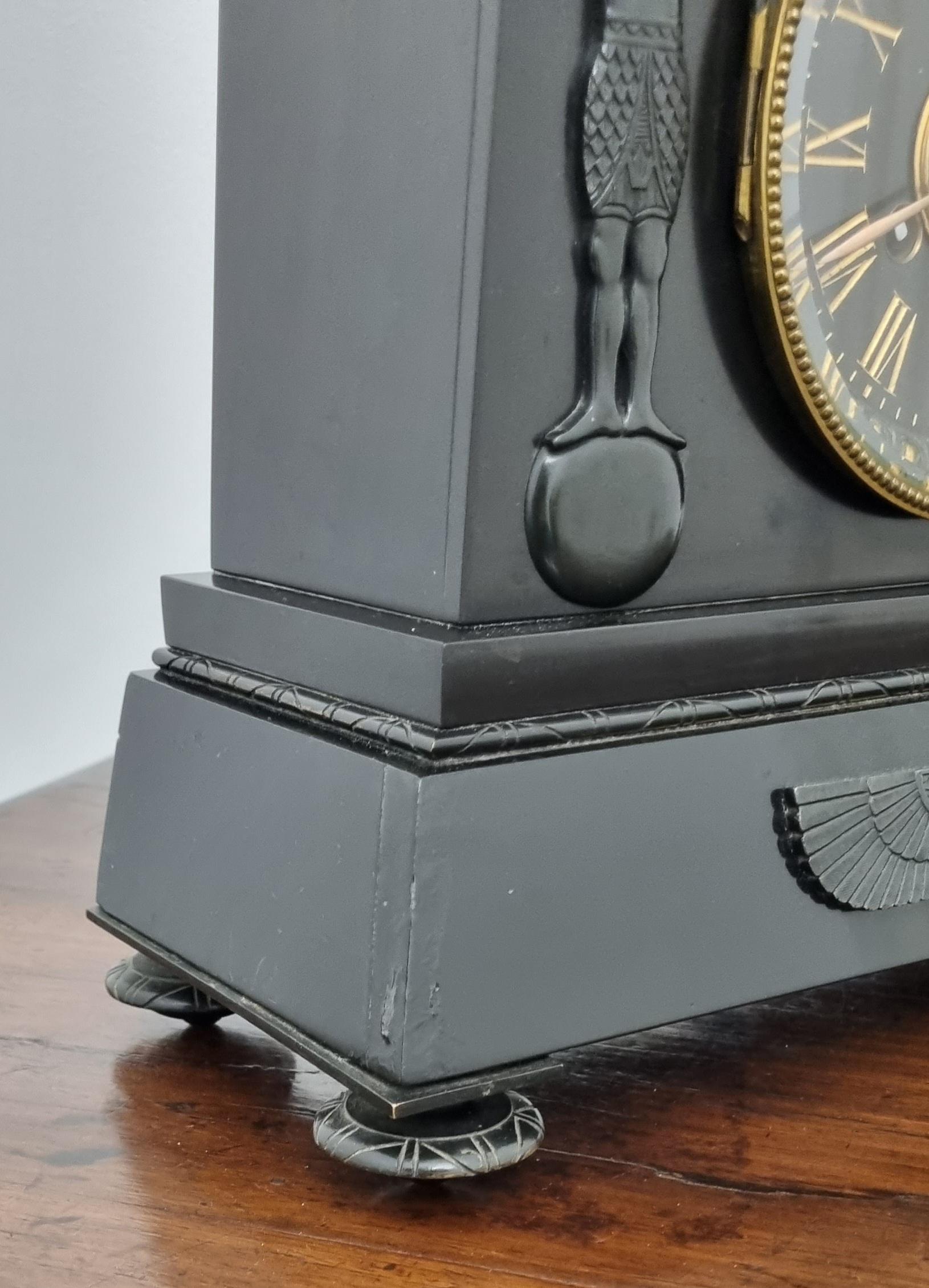 Reloj de chimenea de renacimiento egipcio del siglo XIX por D. Munsey de Cambridge en venta 4