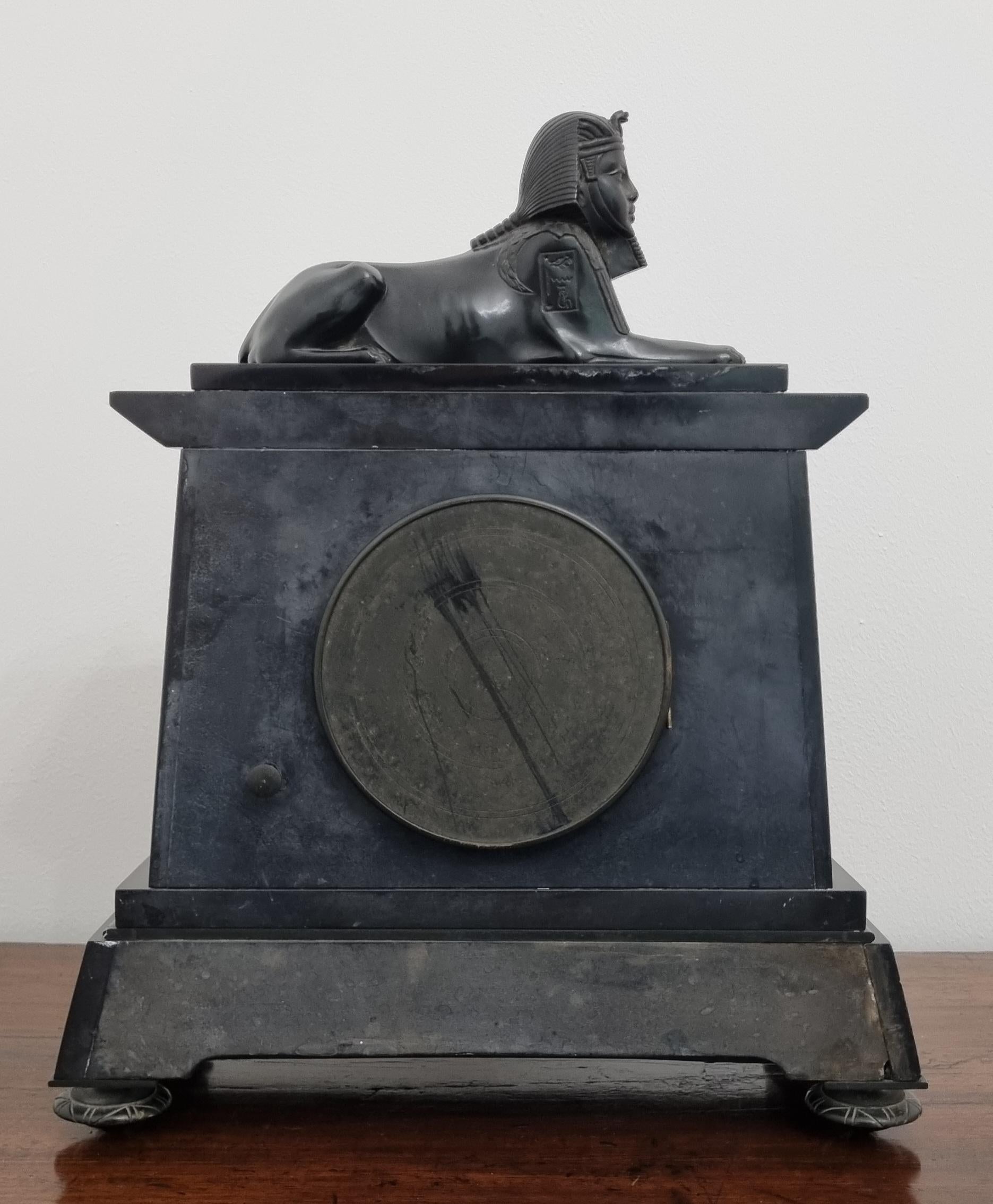 Reloj de chimenea de renacimiento egipcio del siglo XIX por D. Munsey de Cambridge en venta 7