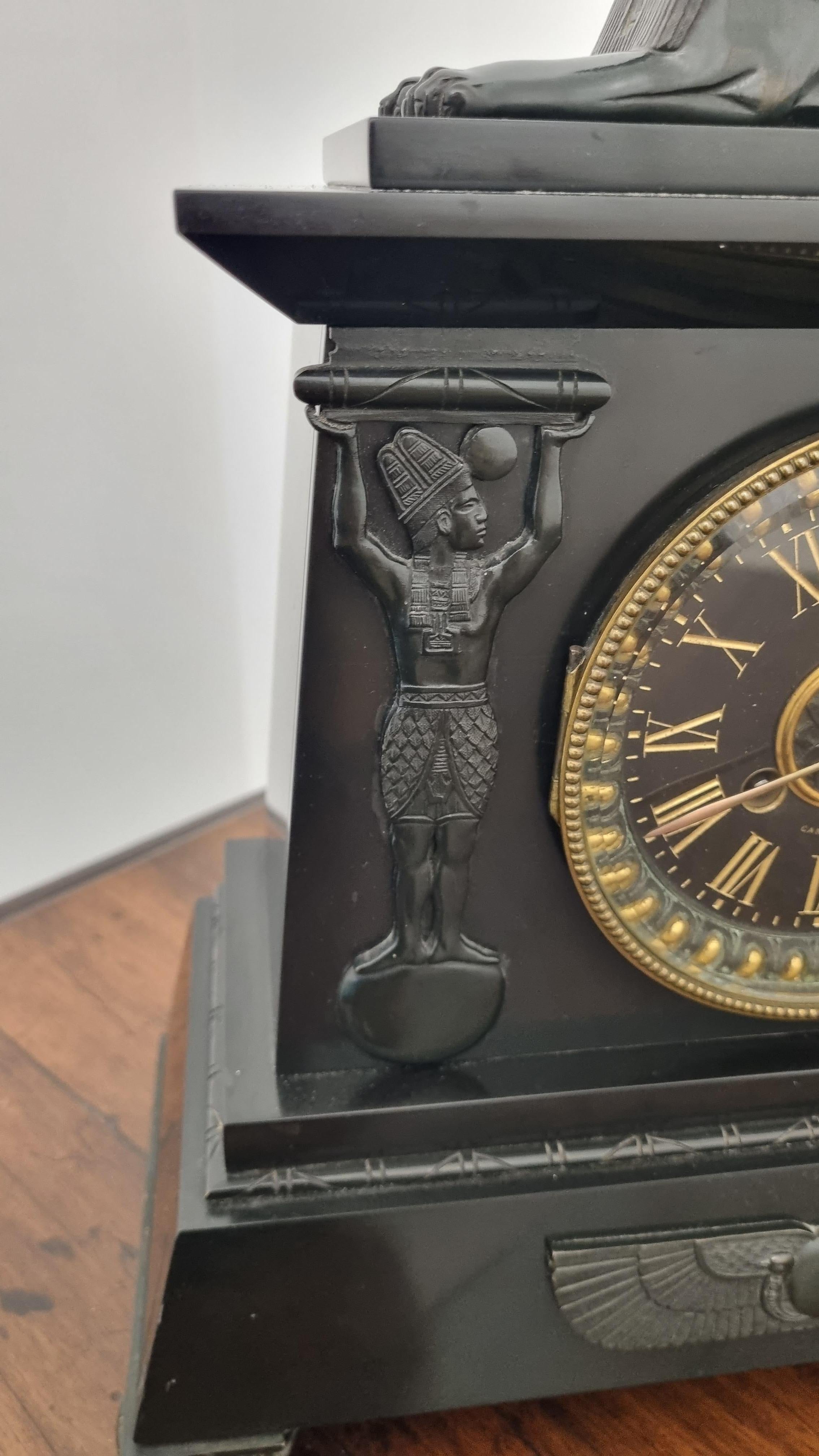 Reloj de chimenea de renacimiento egipcio del siglo XIX por D. Munsey de Cambridge en Bueno estado para la venta en Hoddesdon, GB
