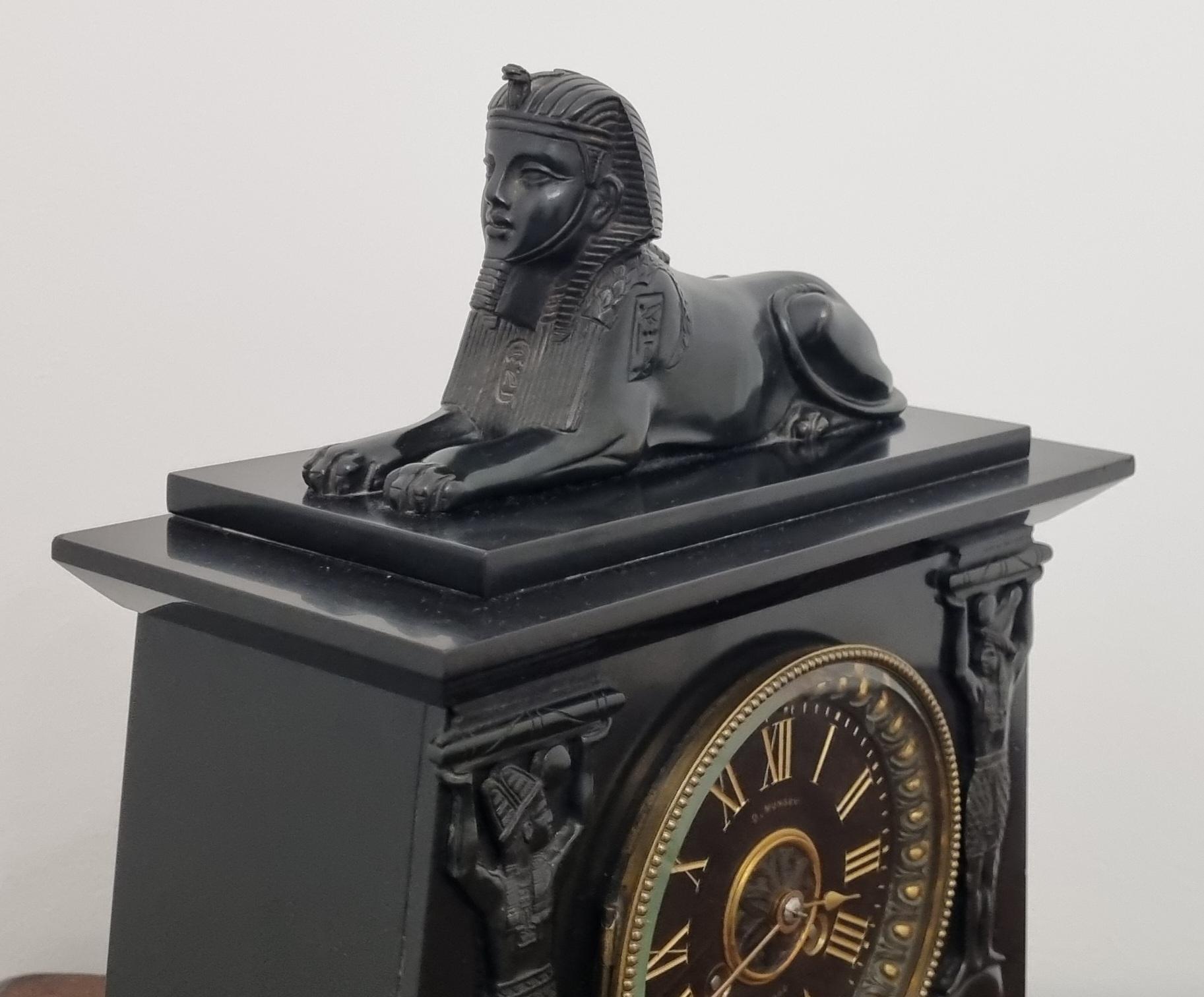 Reloj de chimenea de renacimiento egipcio del siglo XIX por D. Munsey de Cambridge en venta 1