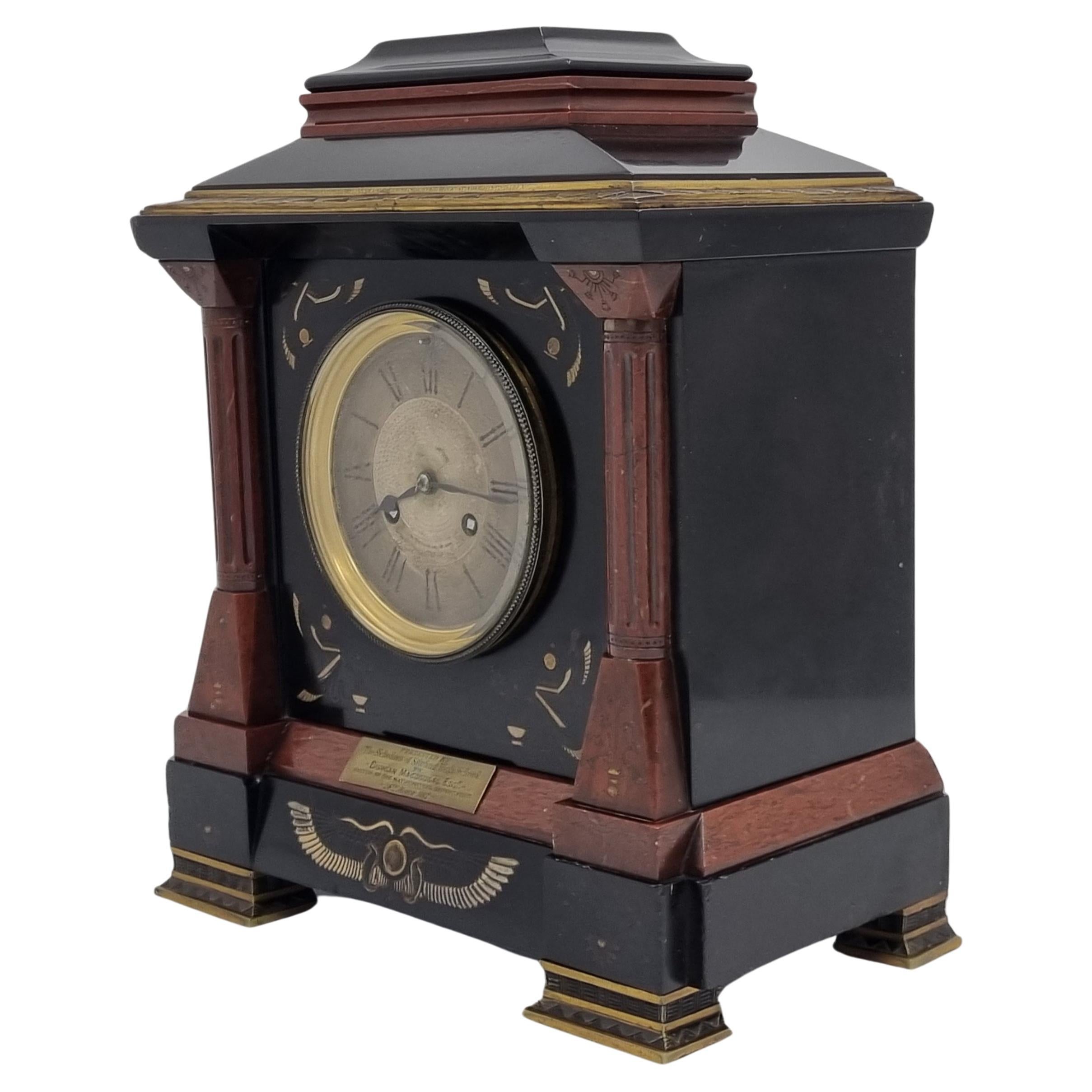 Horloge de cheminée du 19e siècle de style Revive égyptien en vente
