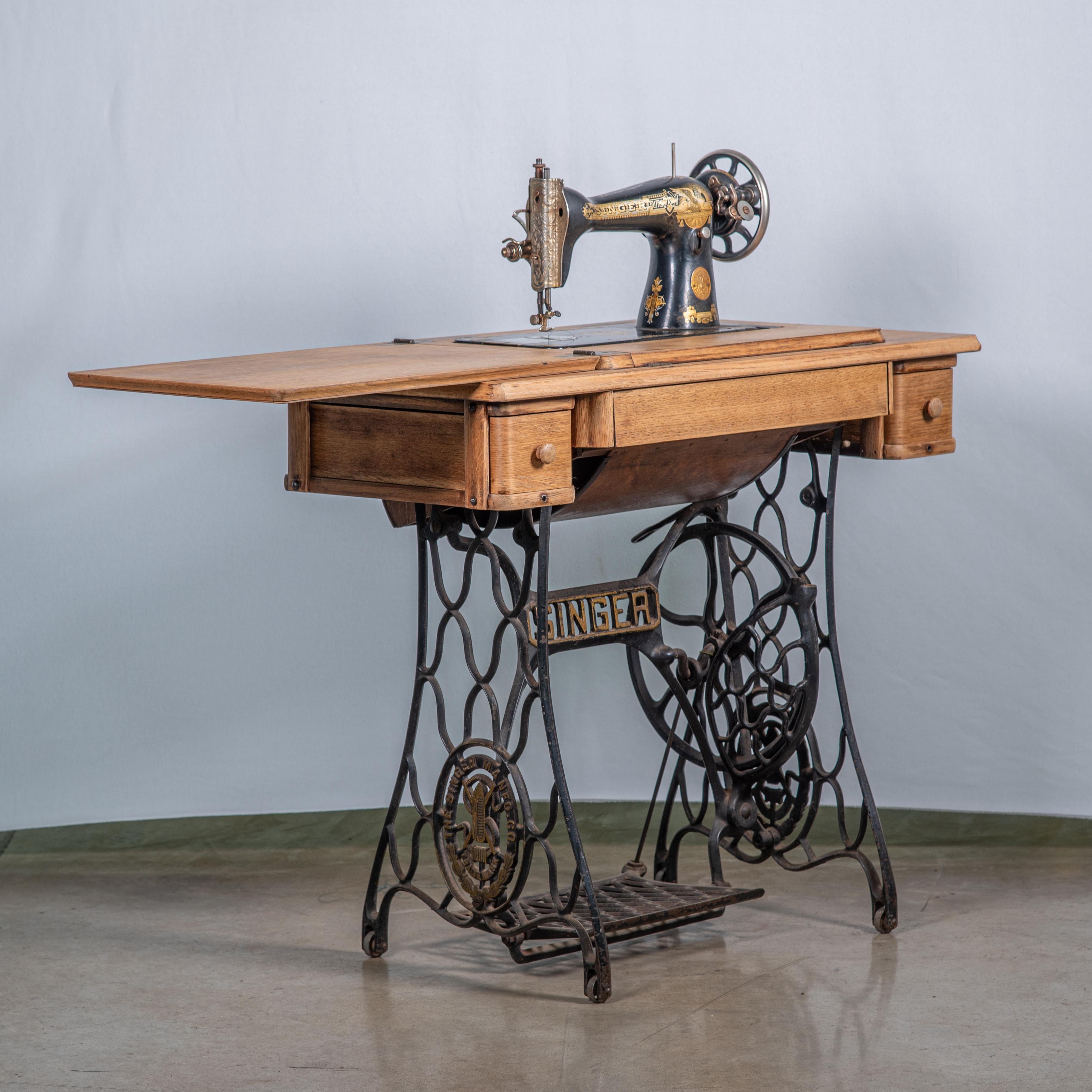 19th Century Egyptian Revival Style Singer Sewing Machine  In Good Condition For Sale In San Antonio, TX
