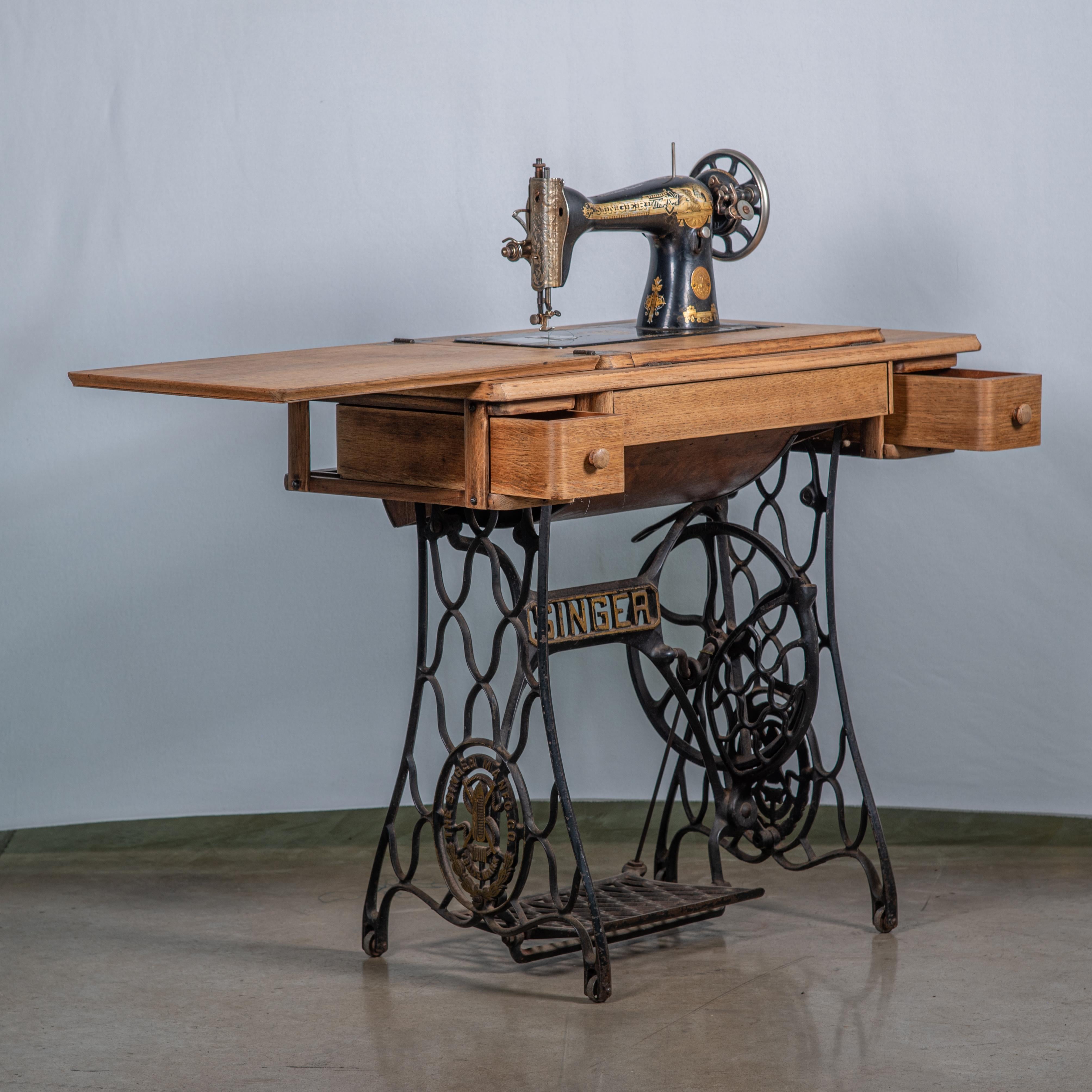 Late 19th Century 19th Century Egyptian Revival Style Singer Sewing Machine  For Sale