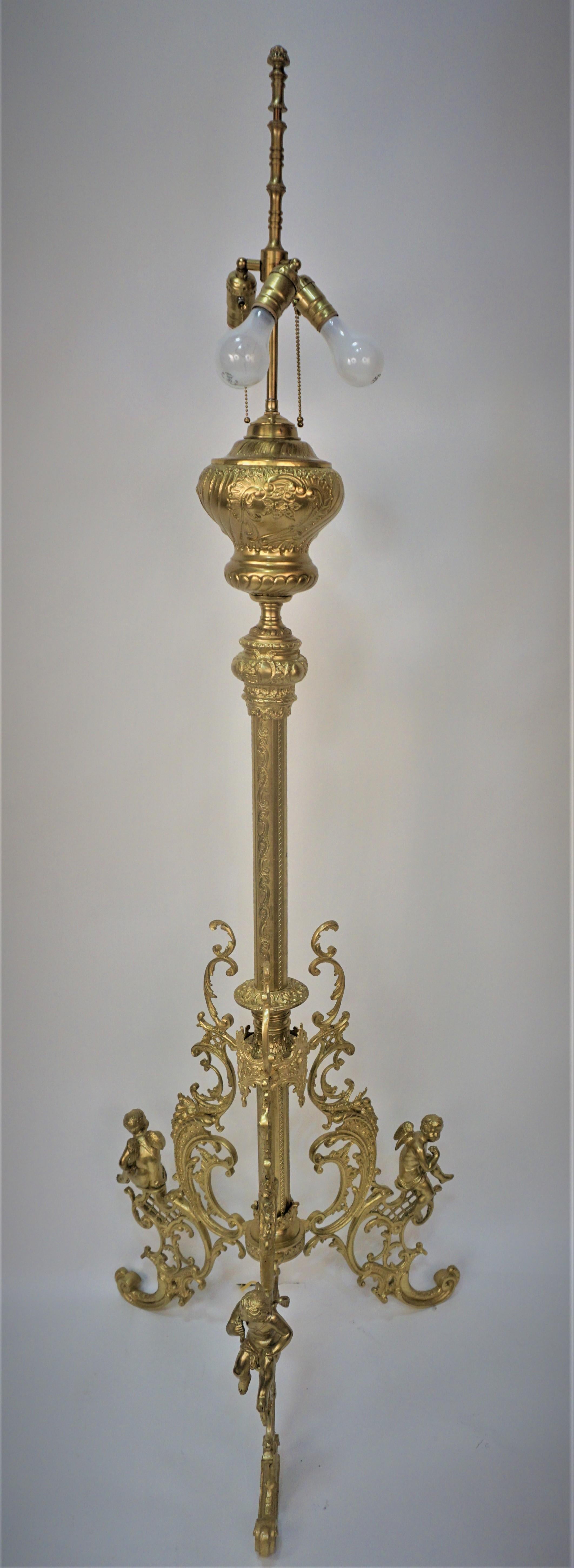 Lampadaire à huile en bronze électrifié du XIXe siècle en vente 1