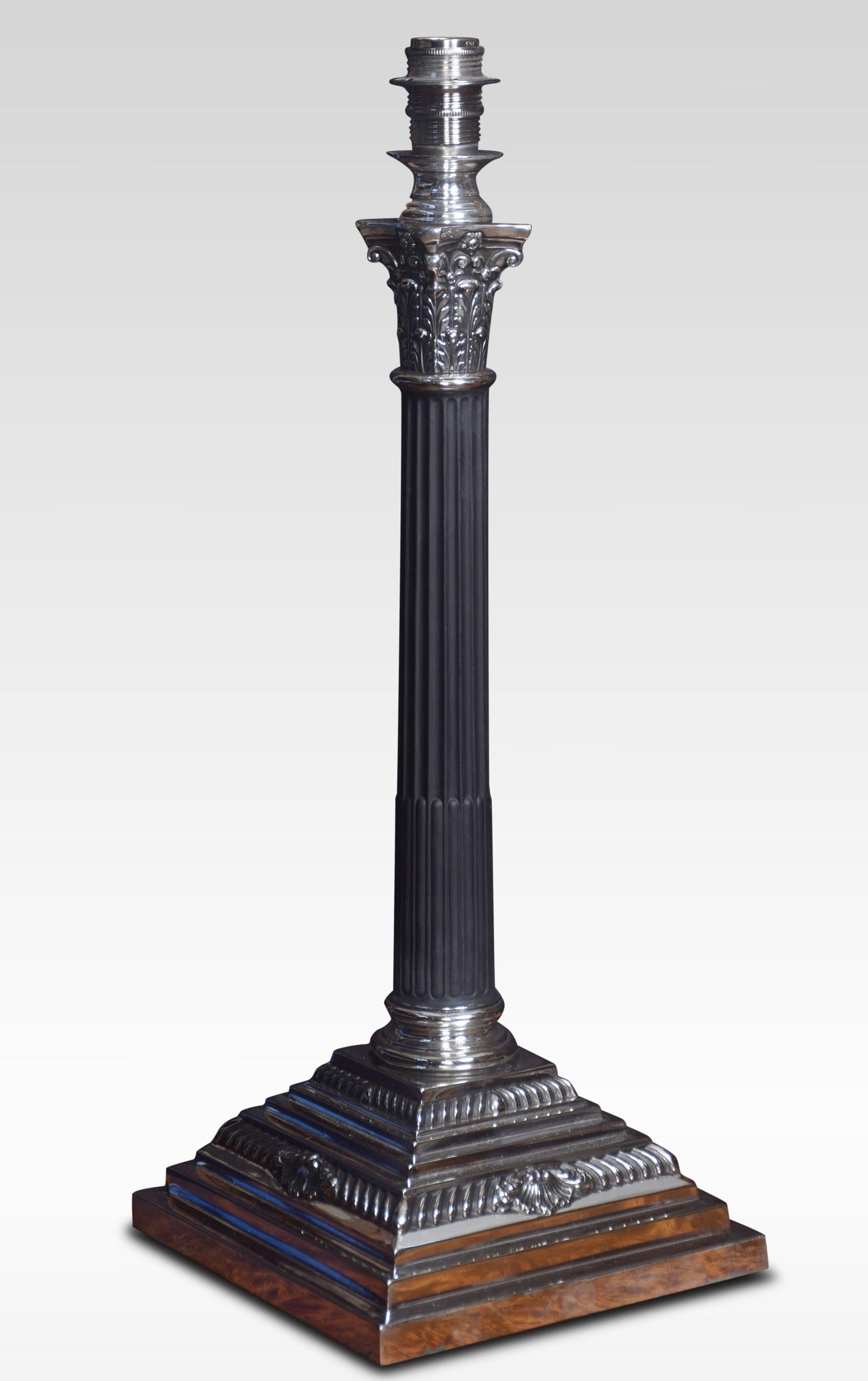 Acier inoxydable Lampe de table à colonne corinthienne électroplaquée du XIXe siècle en vente