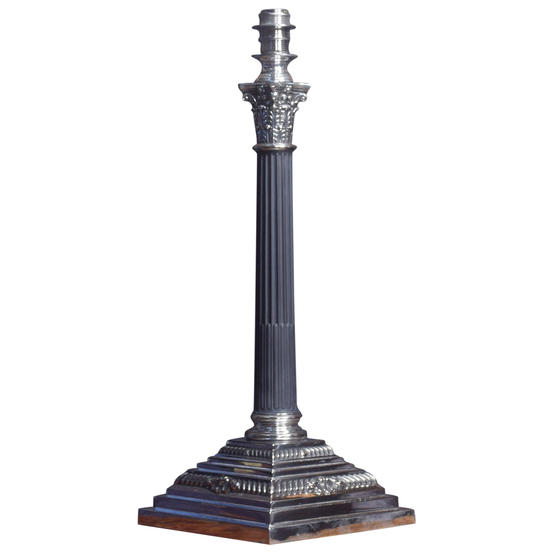 Lampe de table à colonne corinthienne électroplaquée du XIXe siècle en vente