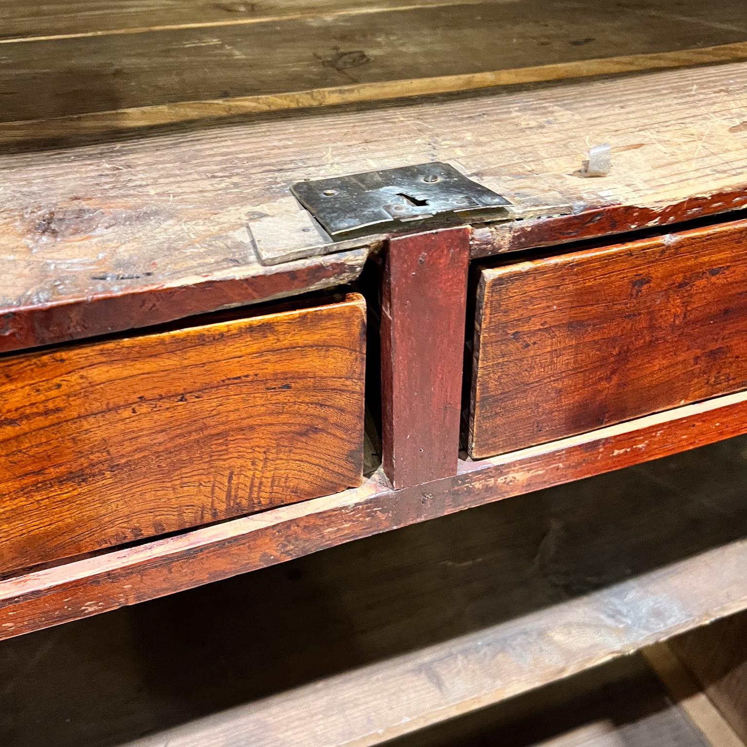 Elegante antike rote chinesische Schrank-Hochzeitskommode aus dem 19. Jahrhundert im Zustand „Gut“ im Angebot in Chula Vista, CA