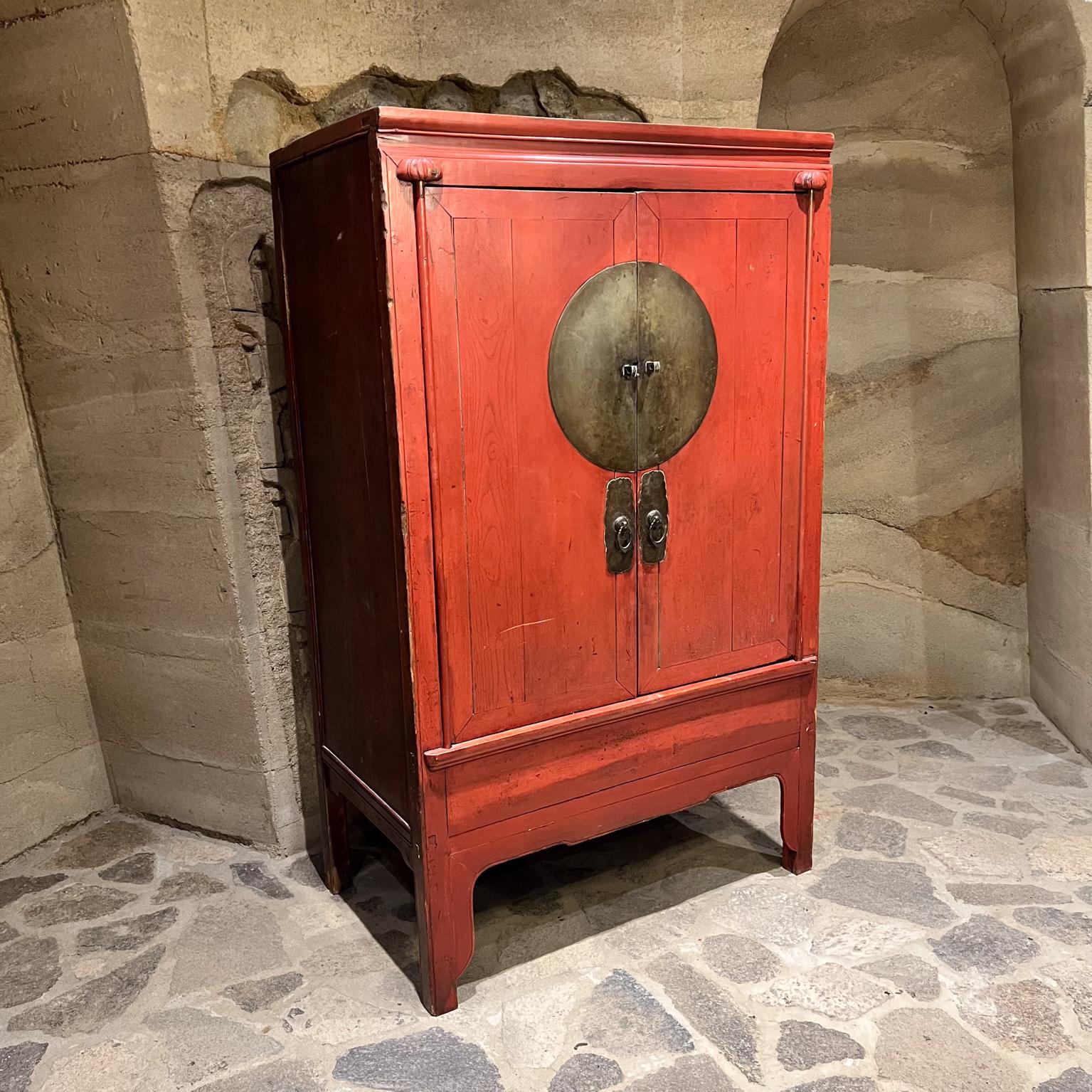 19th Century Elegant Antique Red Chinese Cabinet Wedding Chest For Sale 3