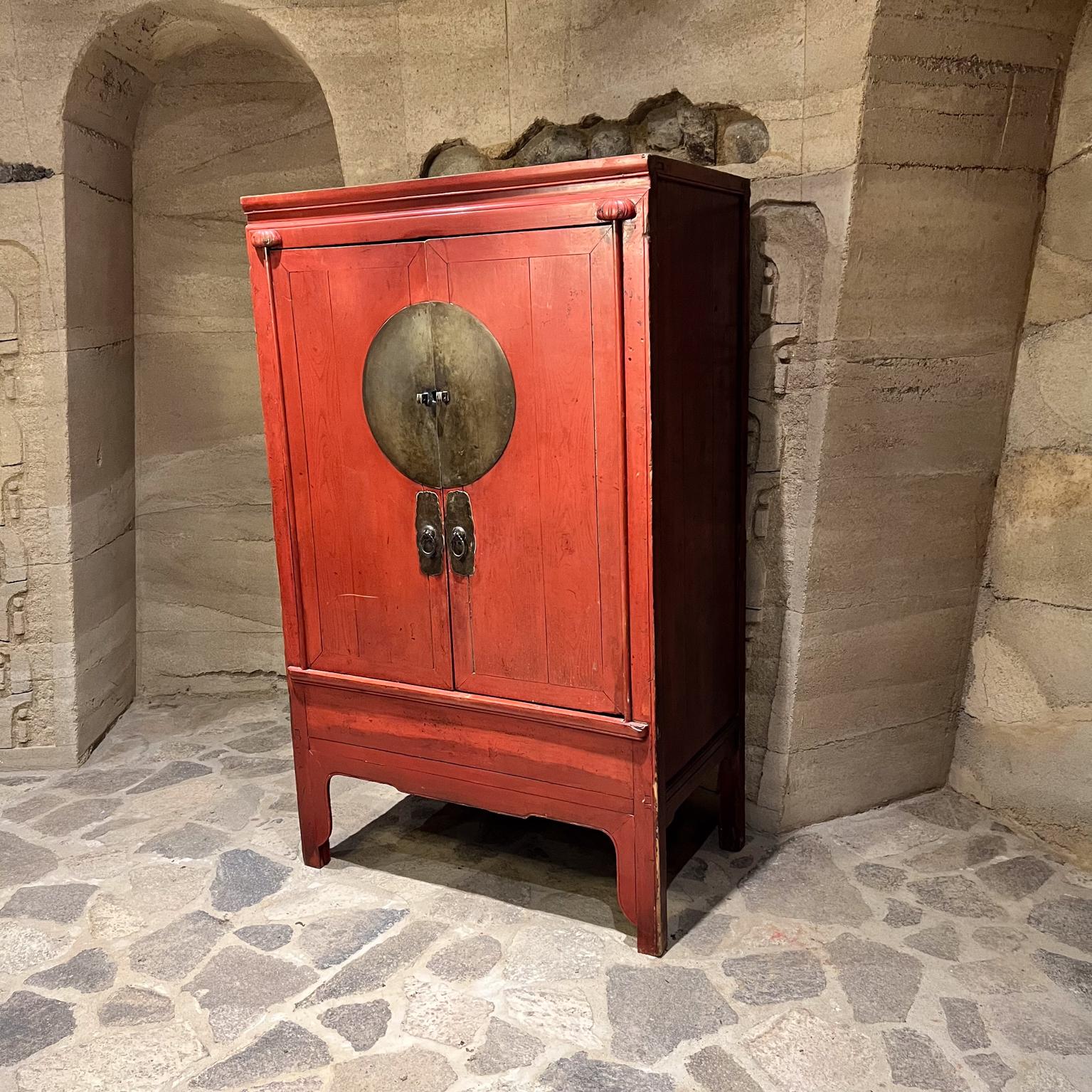 19th Century Elegant Antique Red Chinese Cabinet Wedding Chest For Sale 4