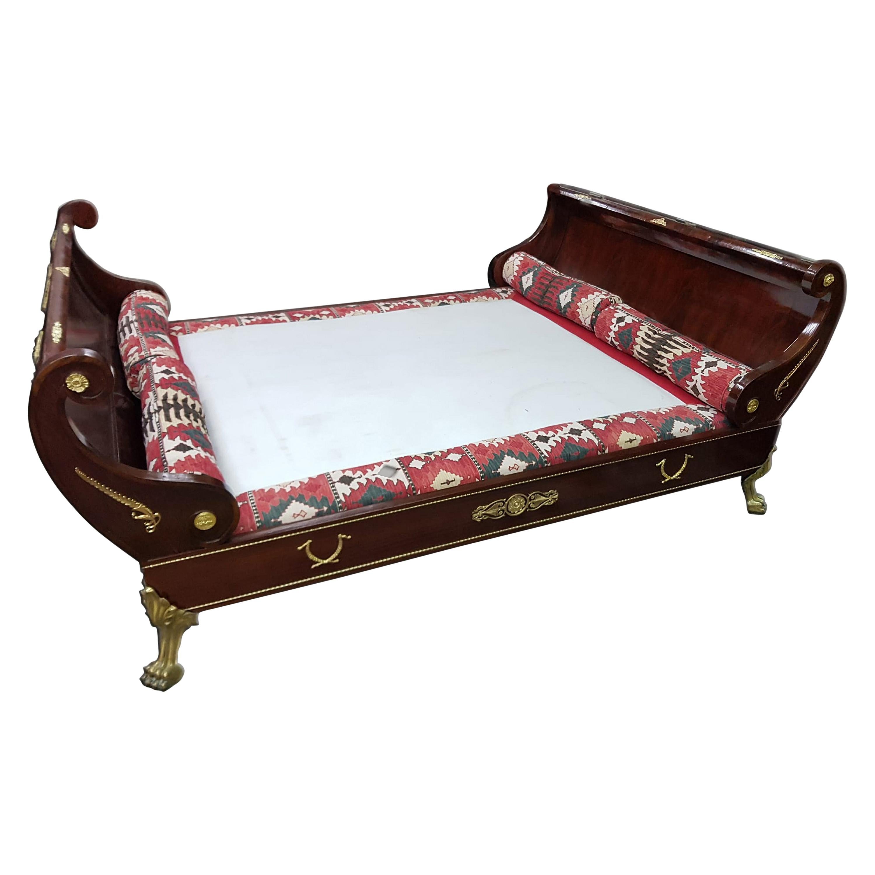 19th Century Elegant Boat Bed, Mahogany Wood, Chiseled and Gilded Bronze For Sale