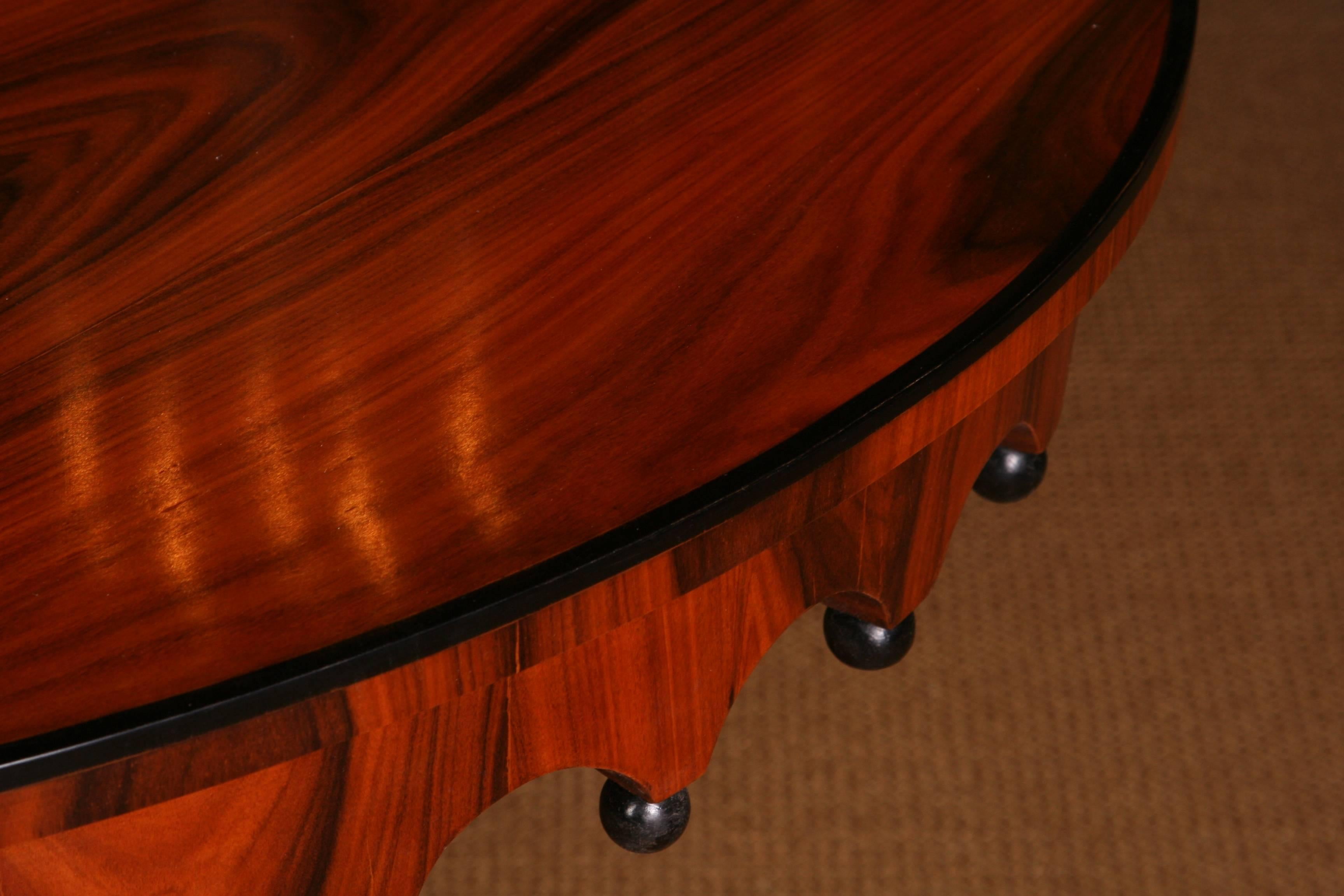 19th Century Elegant Oval Table in Biedermeier Style with Mahogany  Veneer 1