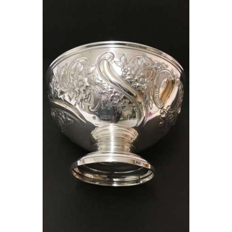 A fine late 19th C silver bowl.

This fine late Victorian silver bowl is a superbly crafted piece of silversmithing with its elegant and simple design. It has a broad bowl raised onto a narrow stem with a moulded and stepped foot. It is externally
