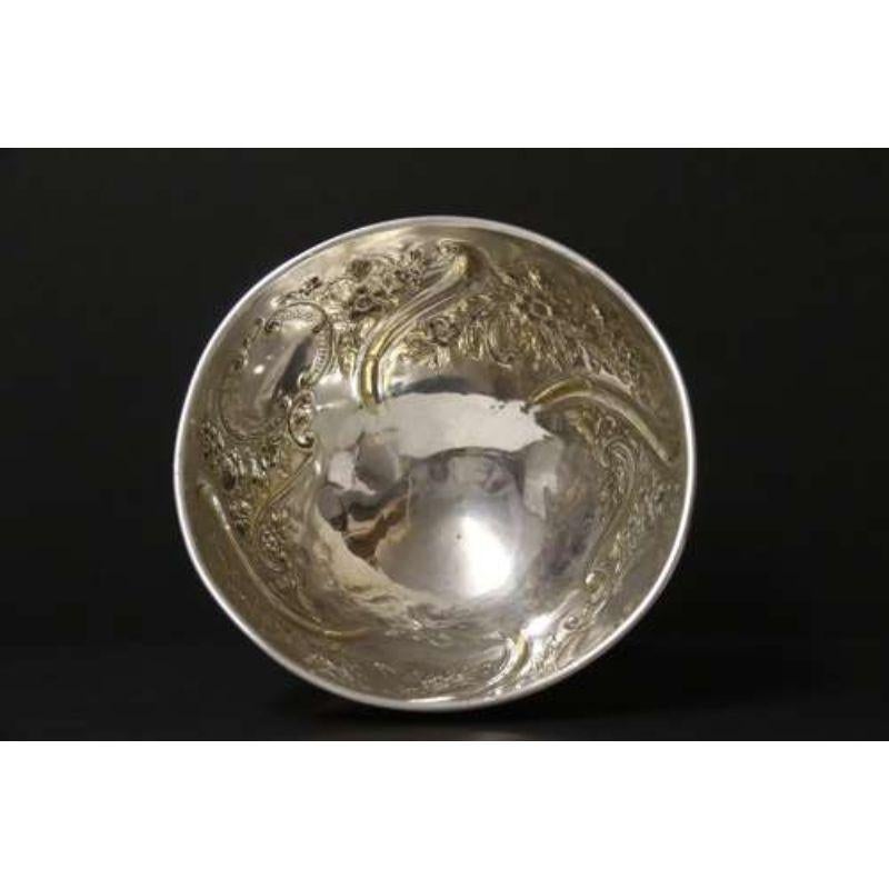 19th Century Elegant Silver Bowl Made by Edward Barnard and Sons London 1897-8 In Good Condition For Sale In Central England, GB