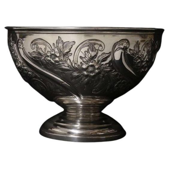 19th Century Elegant Silver Bowl Made by Edward Barnard and Sons London 1897-8 For Sale