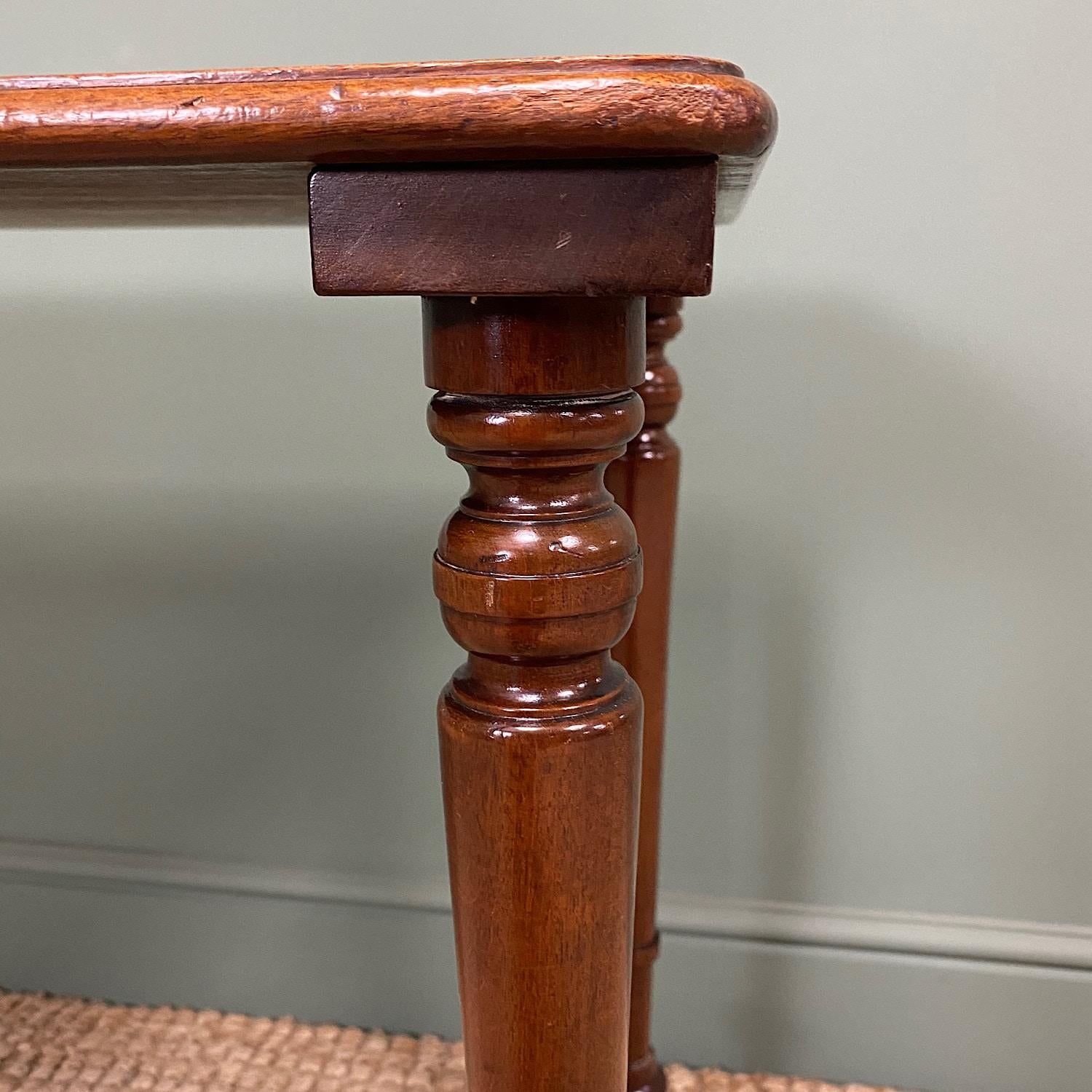 19th Century Elegant Victorian Mahogany Antique Side Stretcher Table For Sale 1