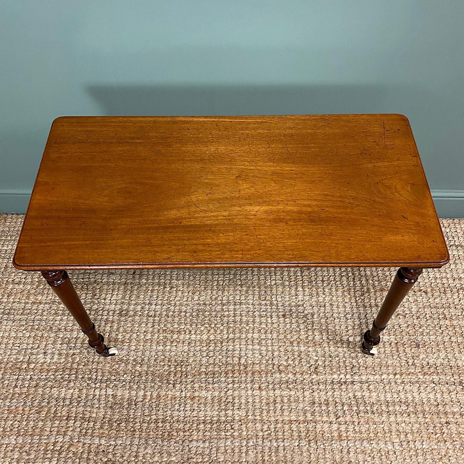 19th Century Elegant Victorian Mahogany Antique Side Stretcher Table For Sale 2
