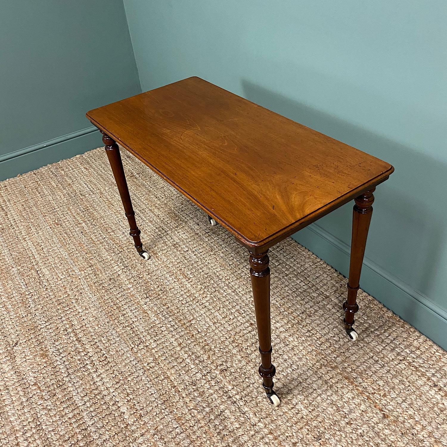 19th Century Elegant Victorian Mahogany Antique Side Stretcher Table For Sale 3