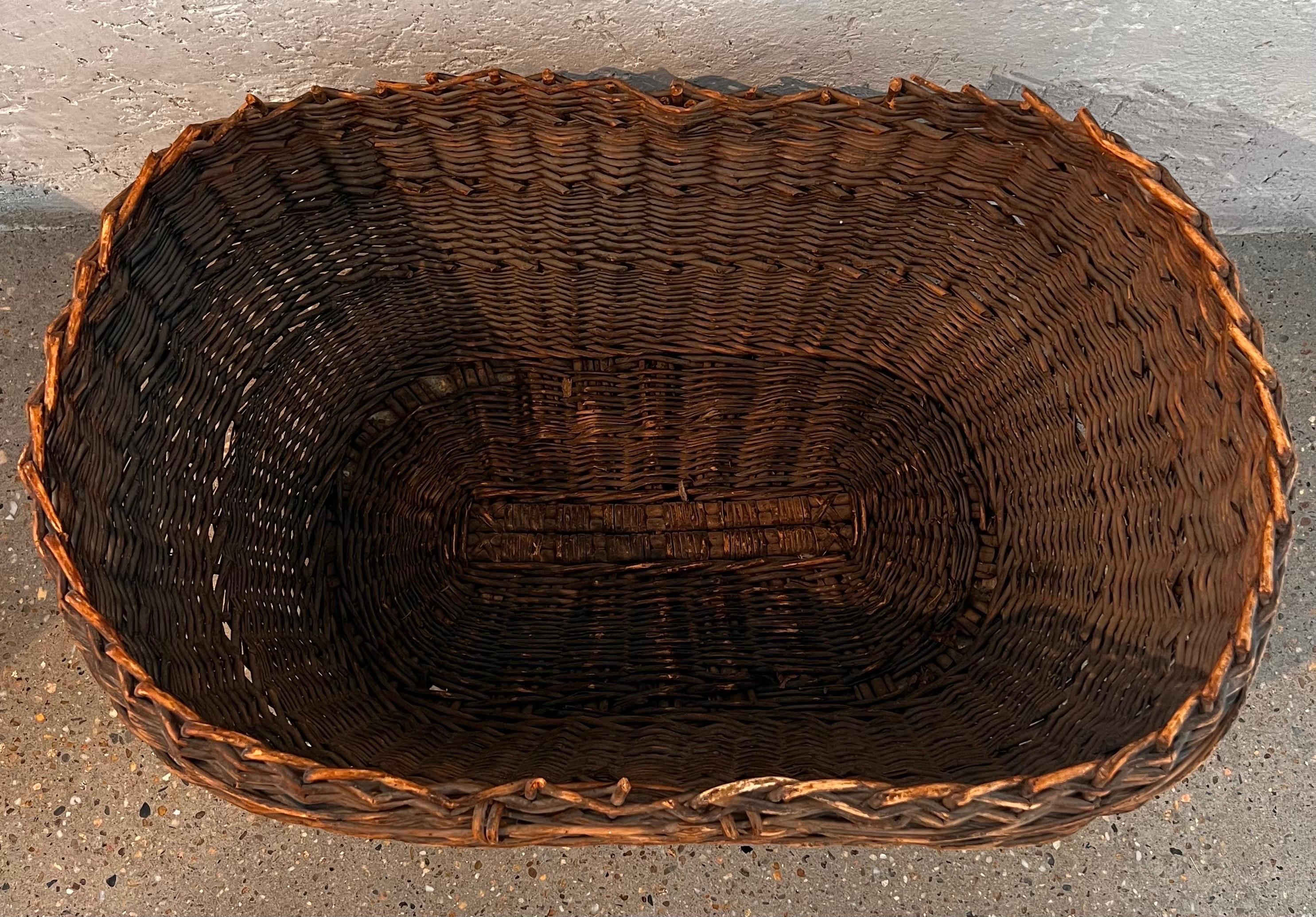 19th Century Elegantly “Broken” American Woven Reed Basket In Good Condition In Chicago, IL